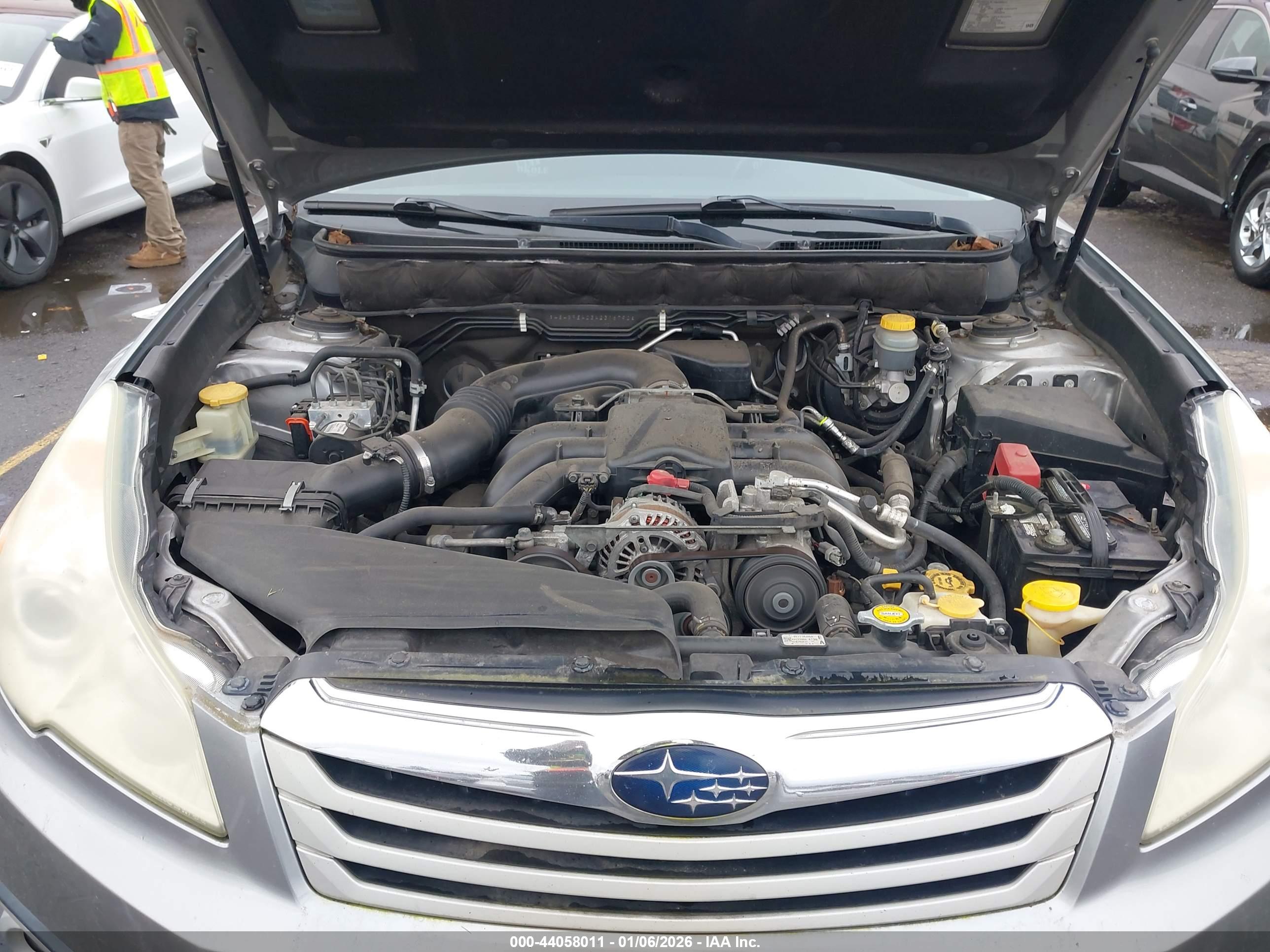 SUBARU OUTBACK image 10