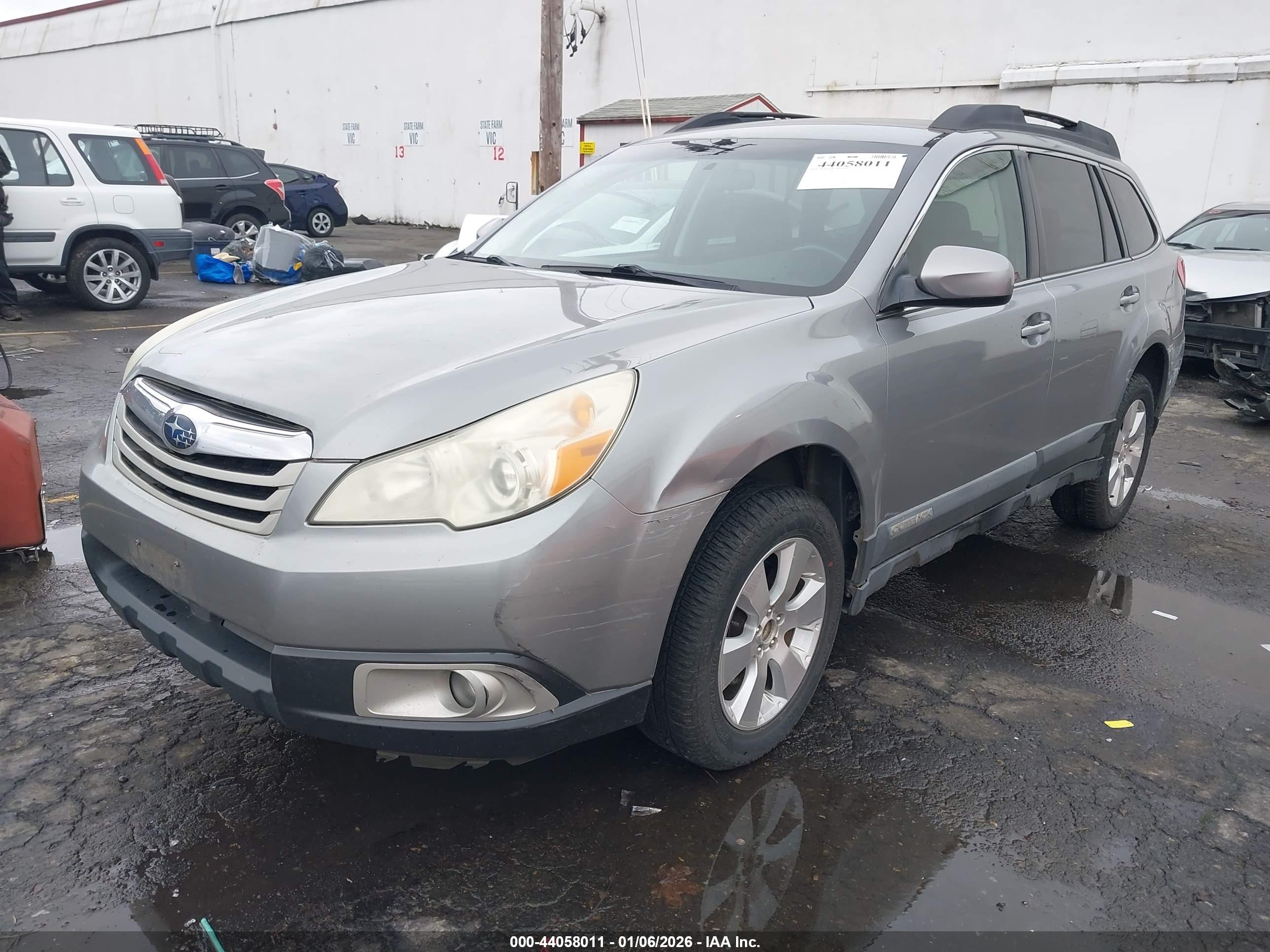 SUBARU OUTBACK image 2