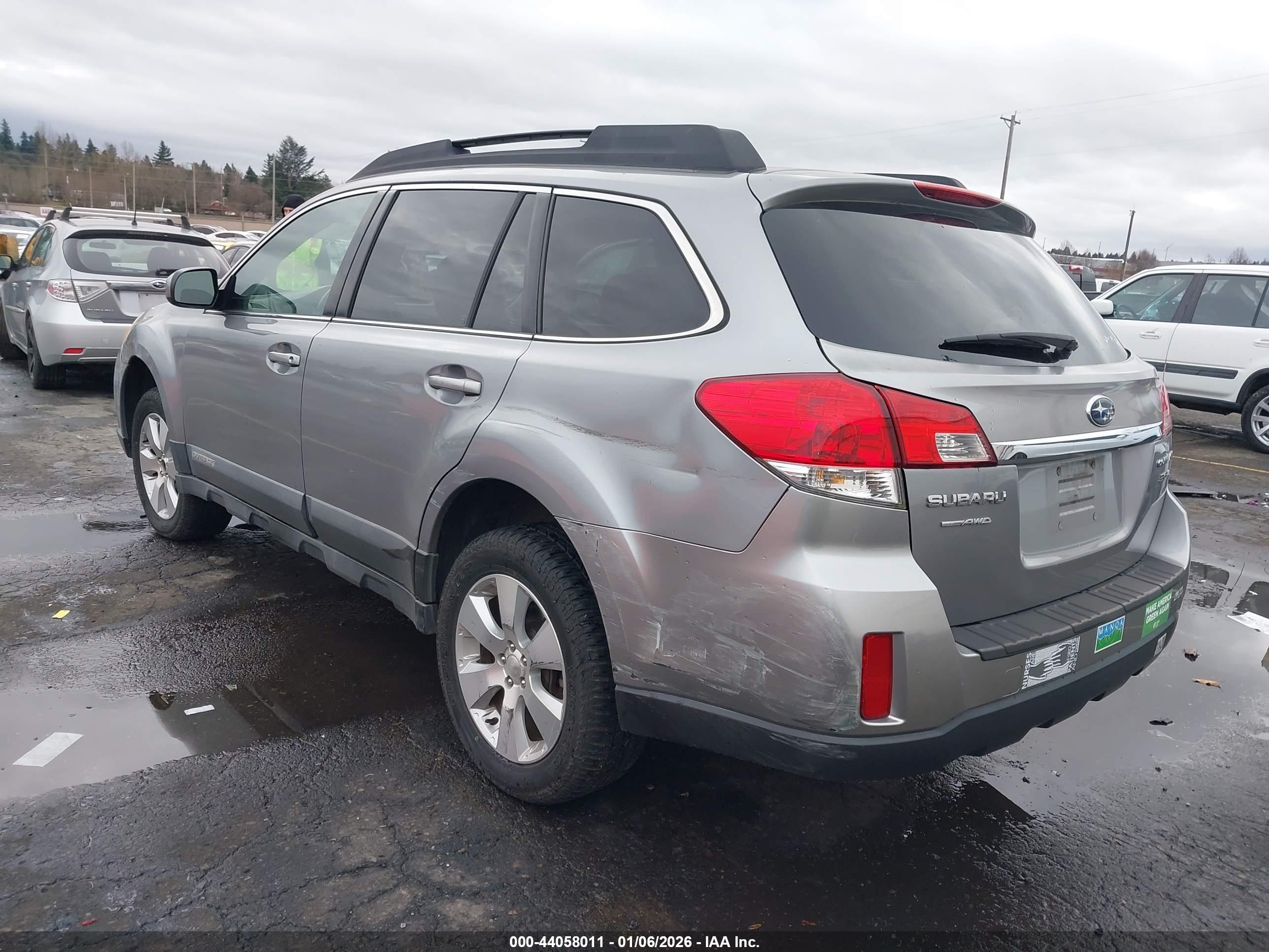 SUBARU OUTBACK image 3