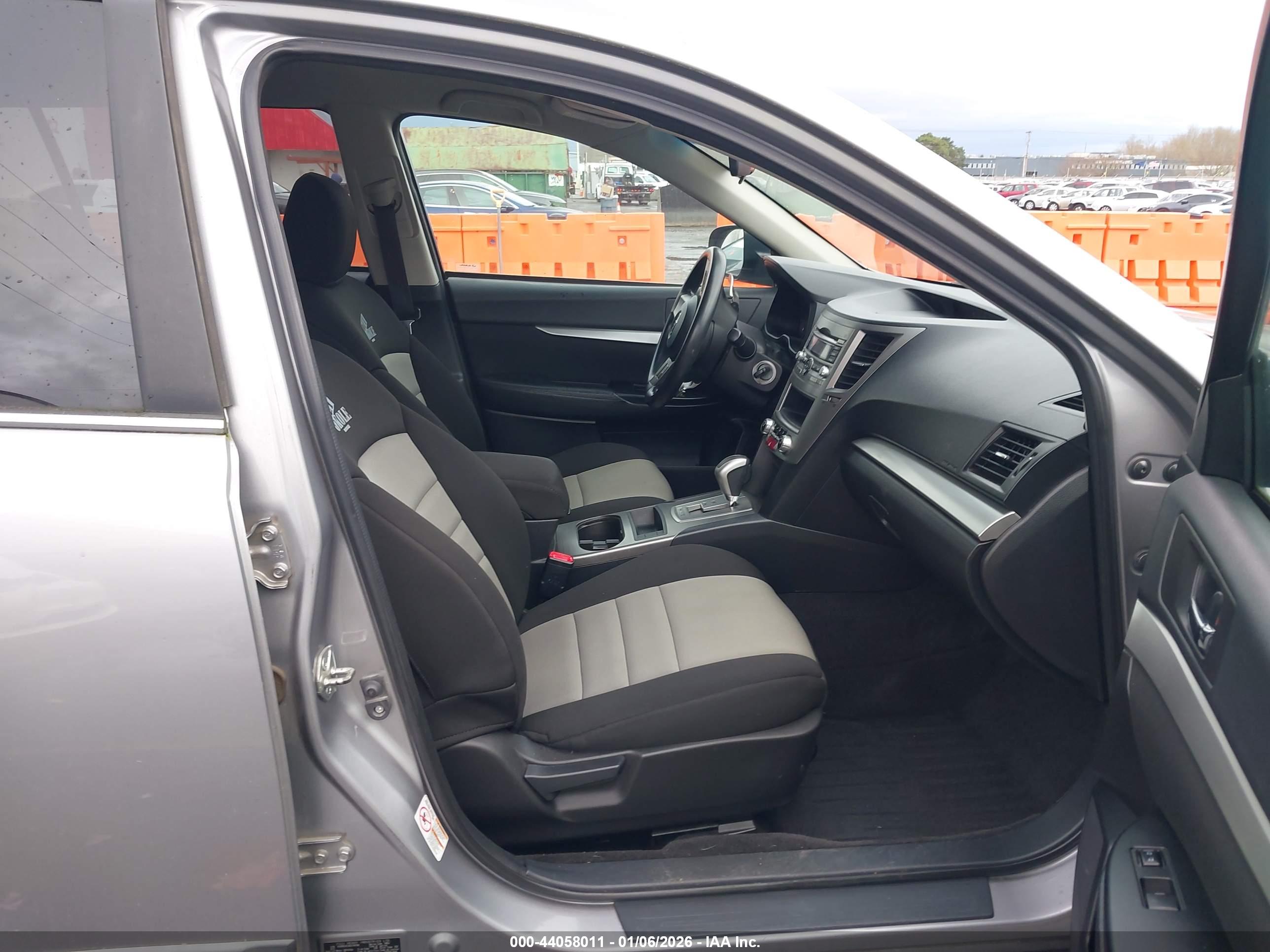 SUBARU OUTBACK image 5