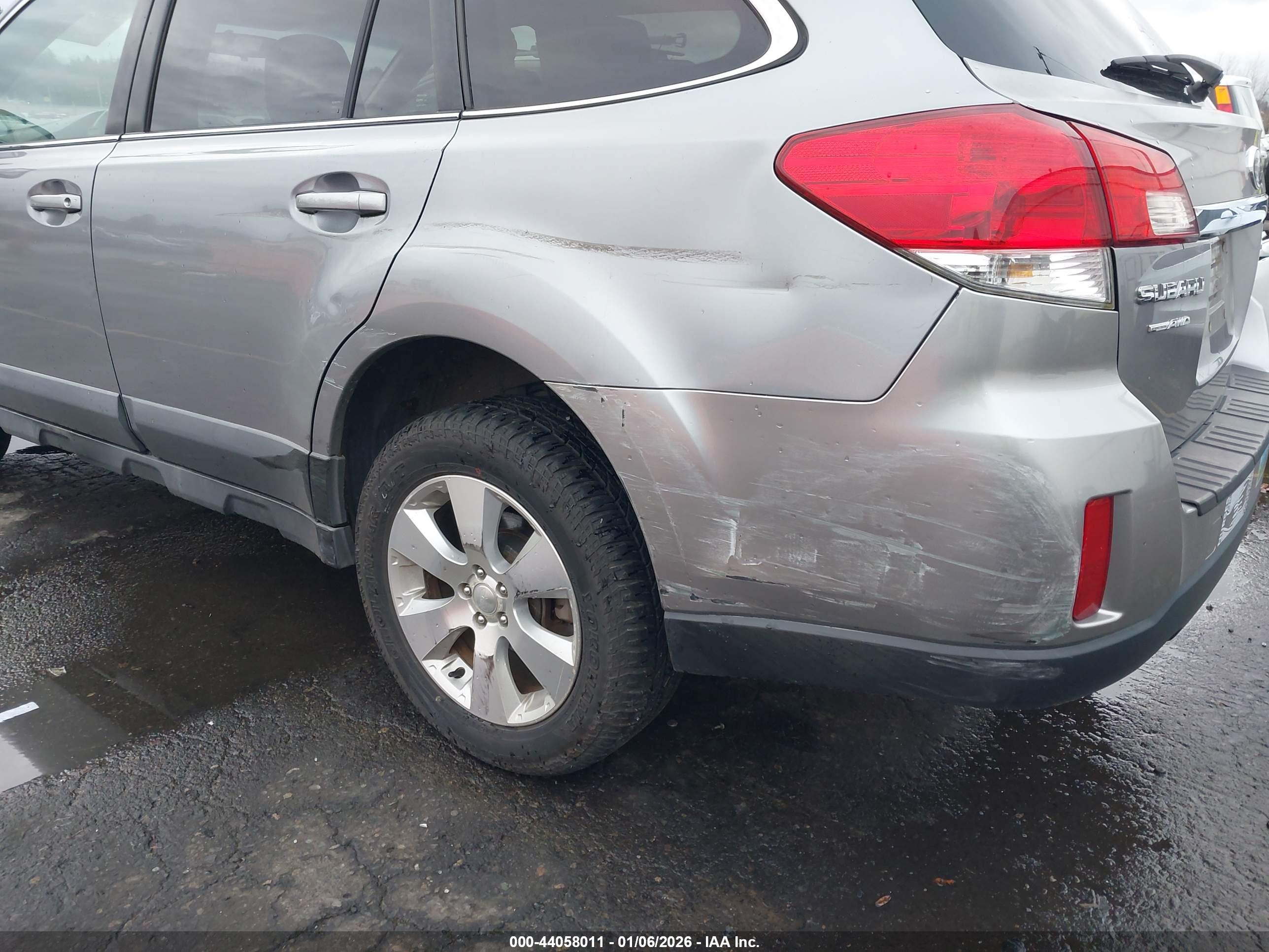 SUBARU OUTBACK image 6