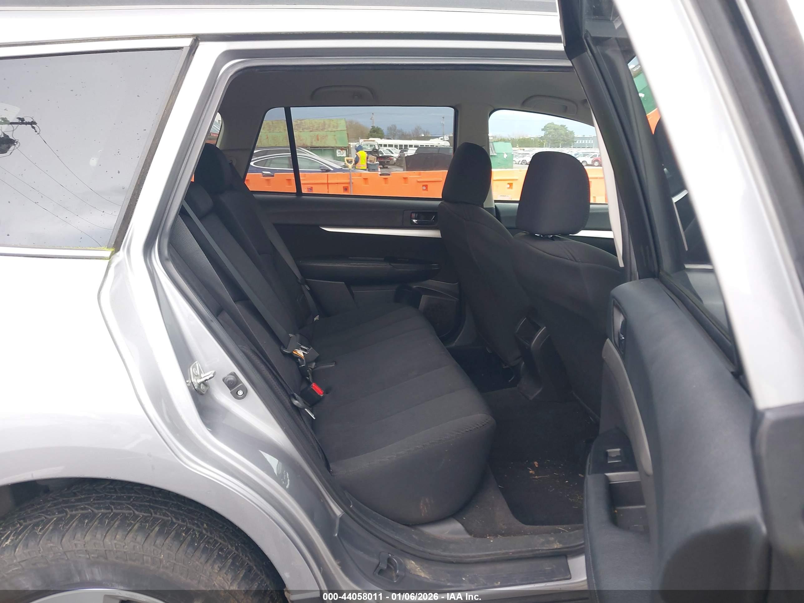 SUBARU OUTBACK image 8