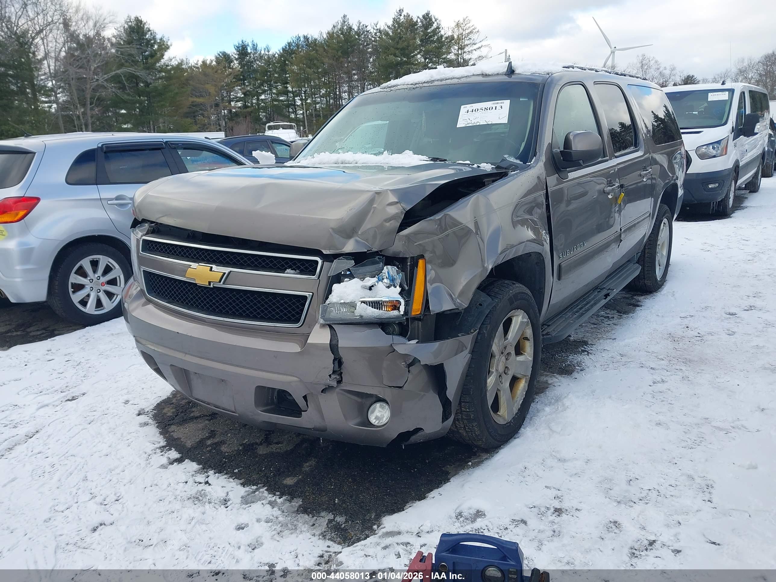 CHEVROLET SUBURBAN image 2