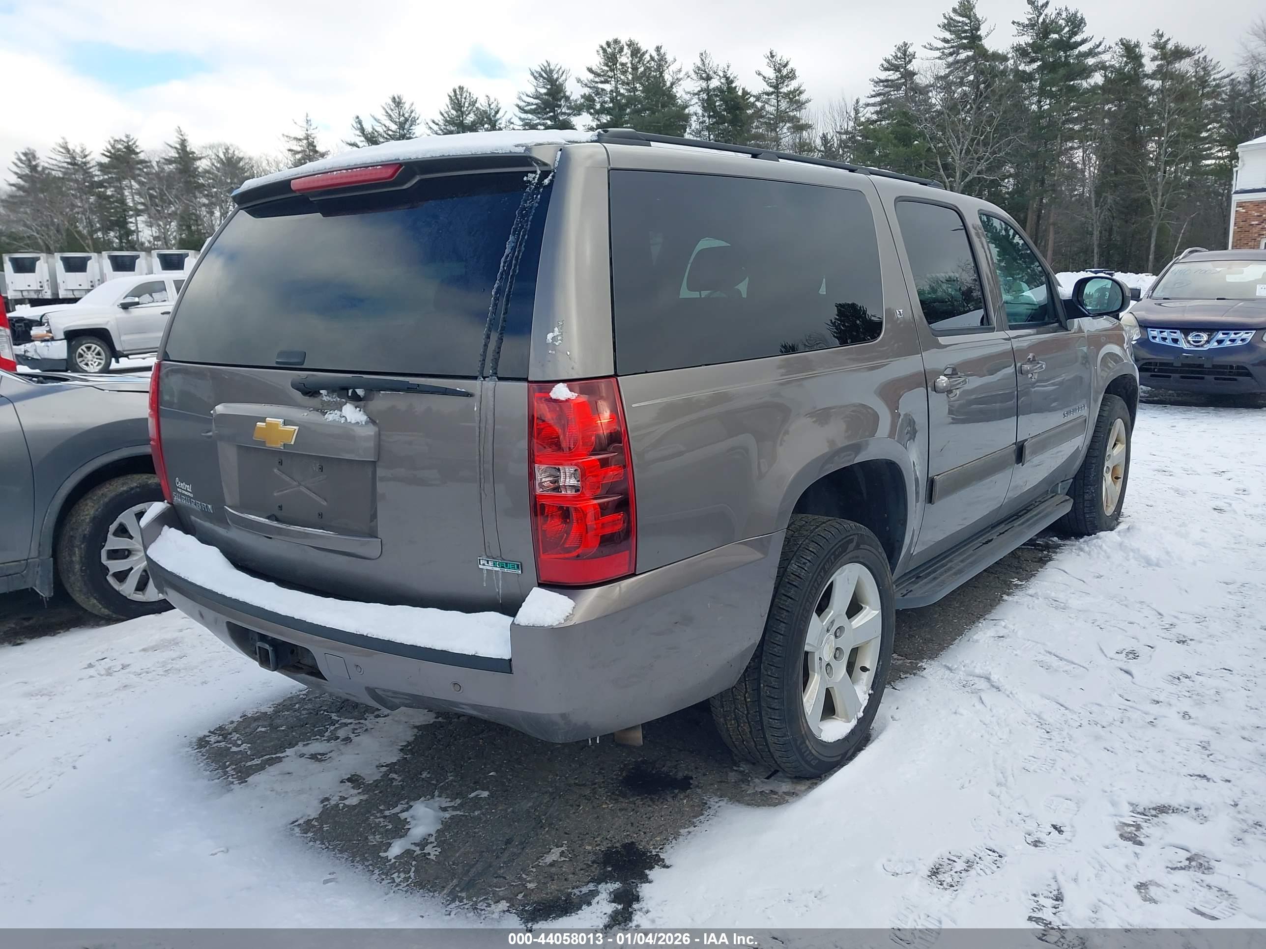 CHEVROLET SUBURBAN image 4