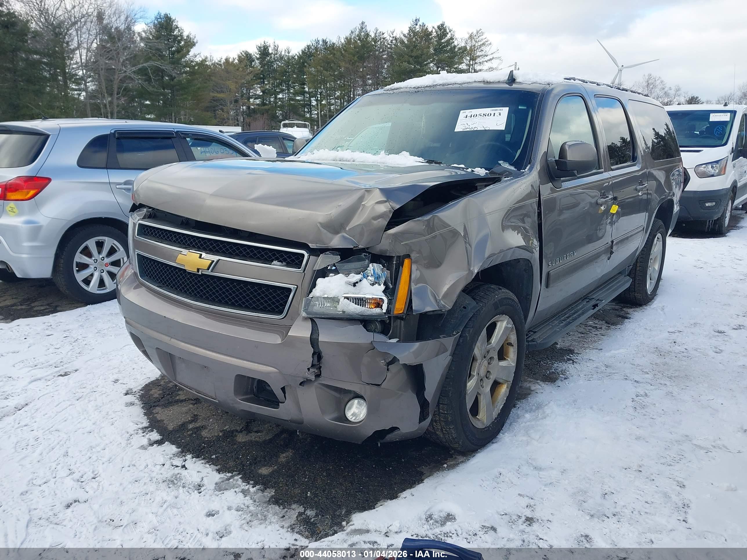 CHEVROLET SUBURBAN image 6