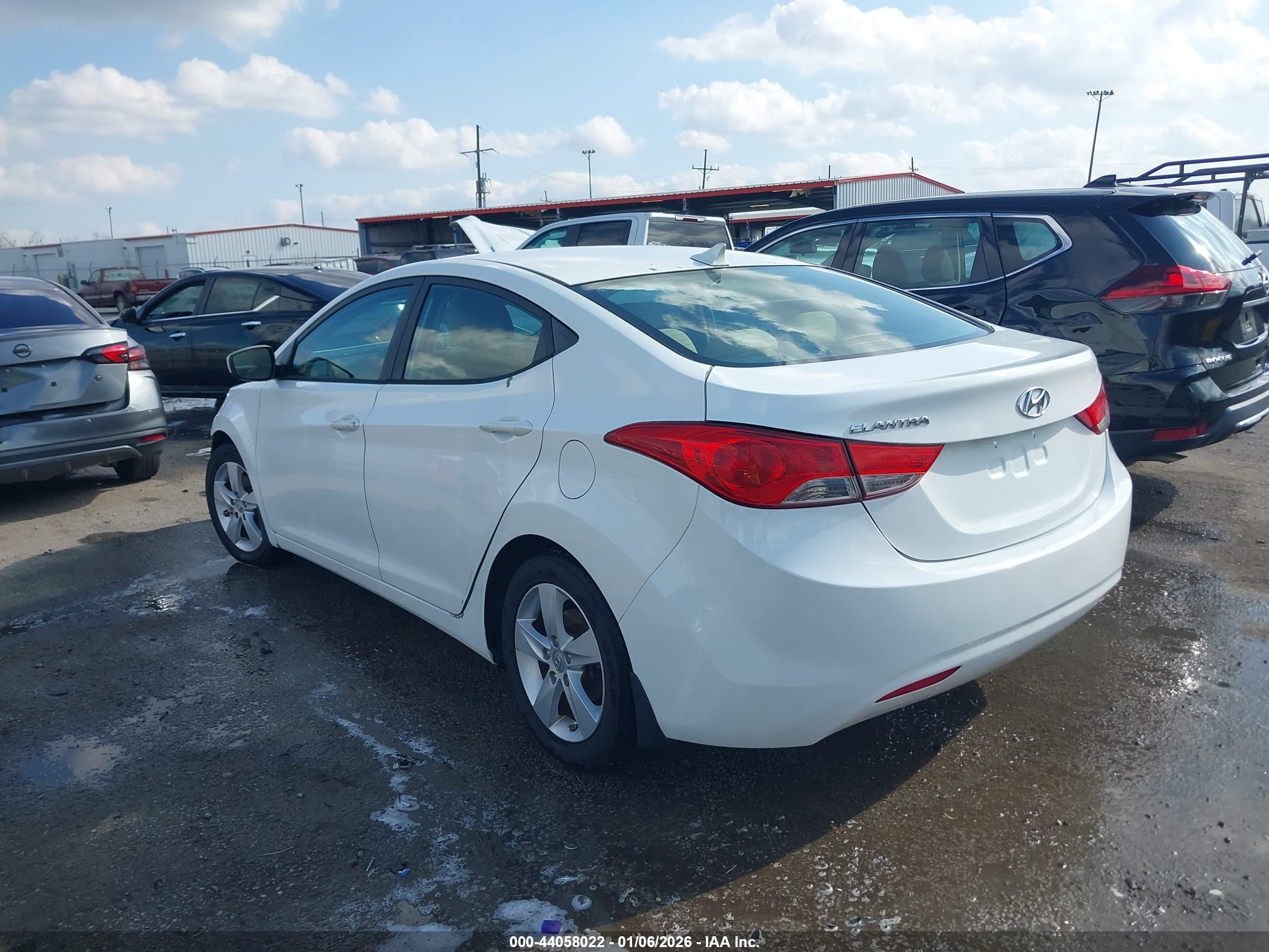 HYUNDAI ELANTRA image 3
