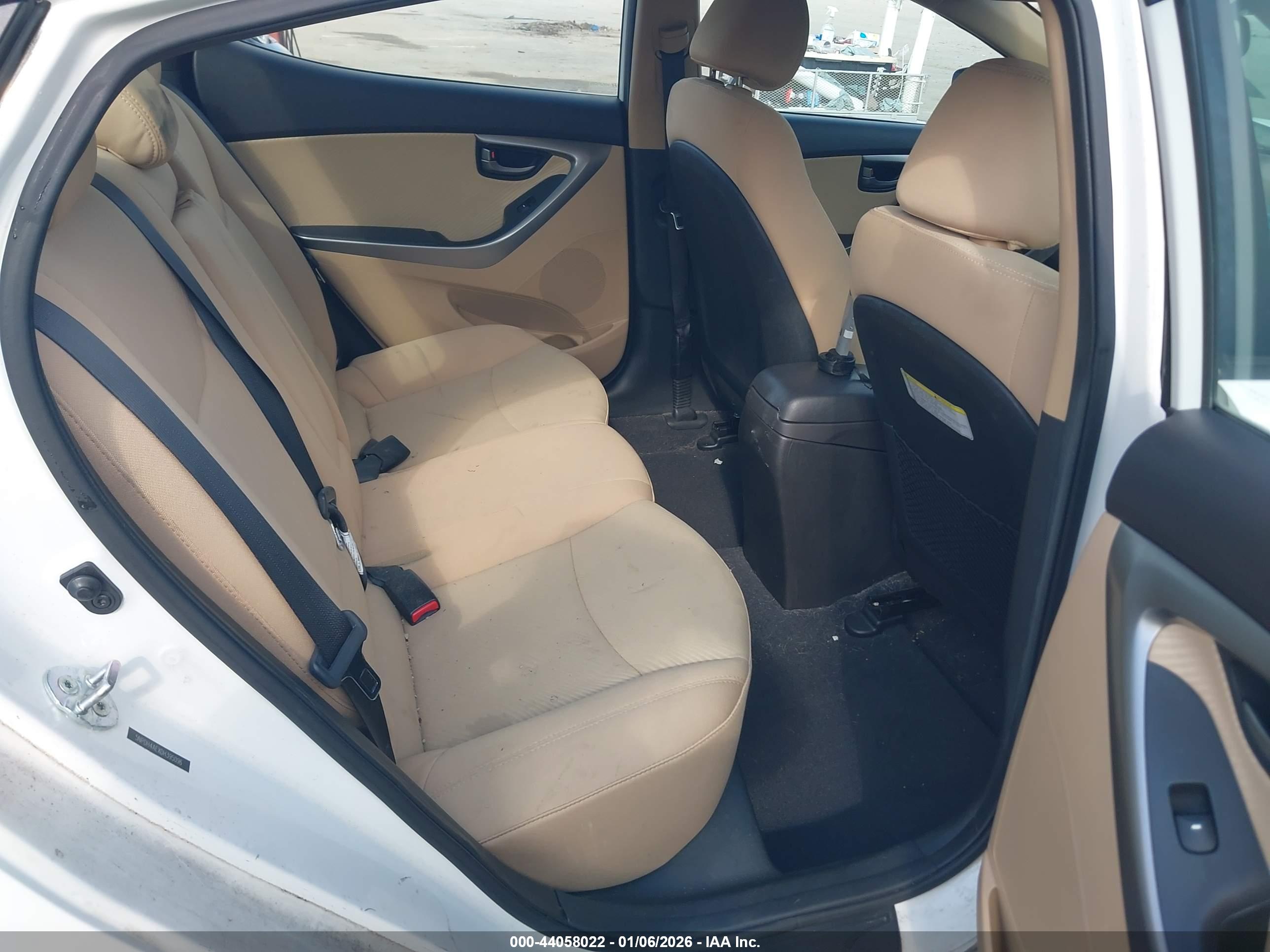 HYUNDAI ELANTRA image 8