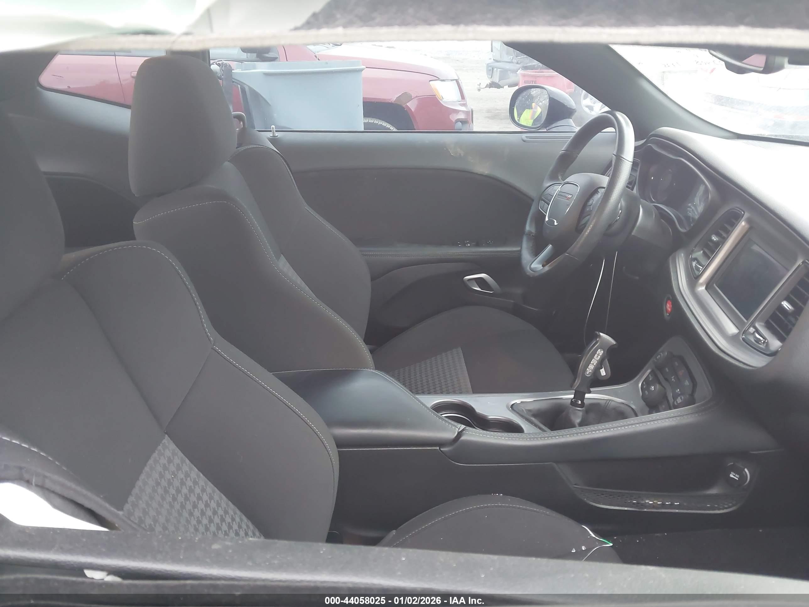 DODGE CHALLENGER image 5