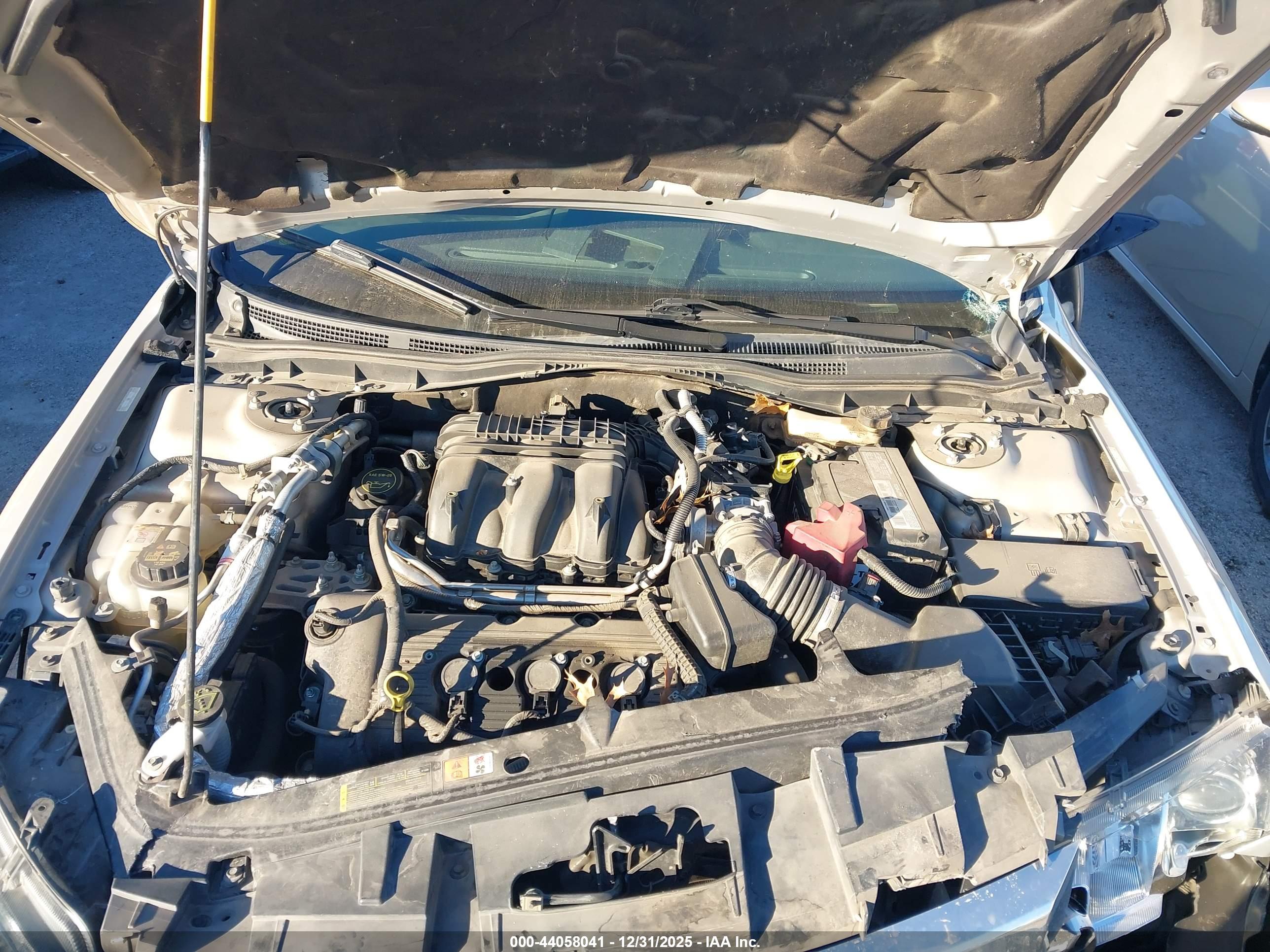 FORD FUSION image 10
