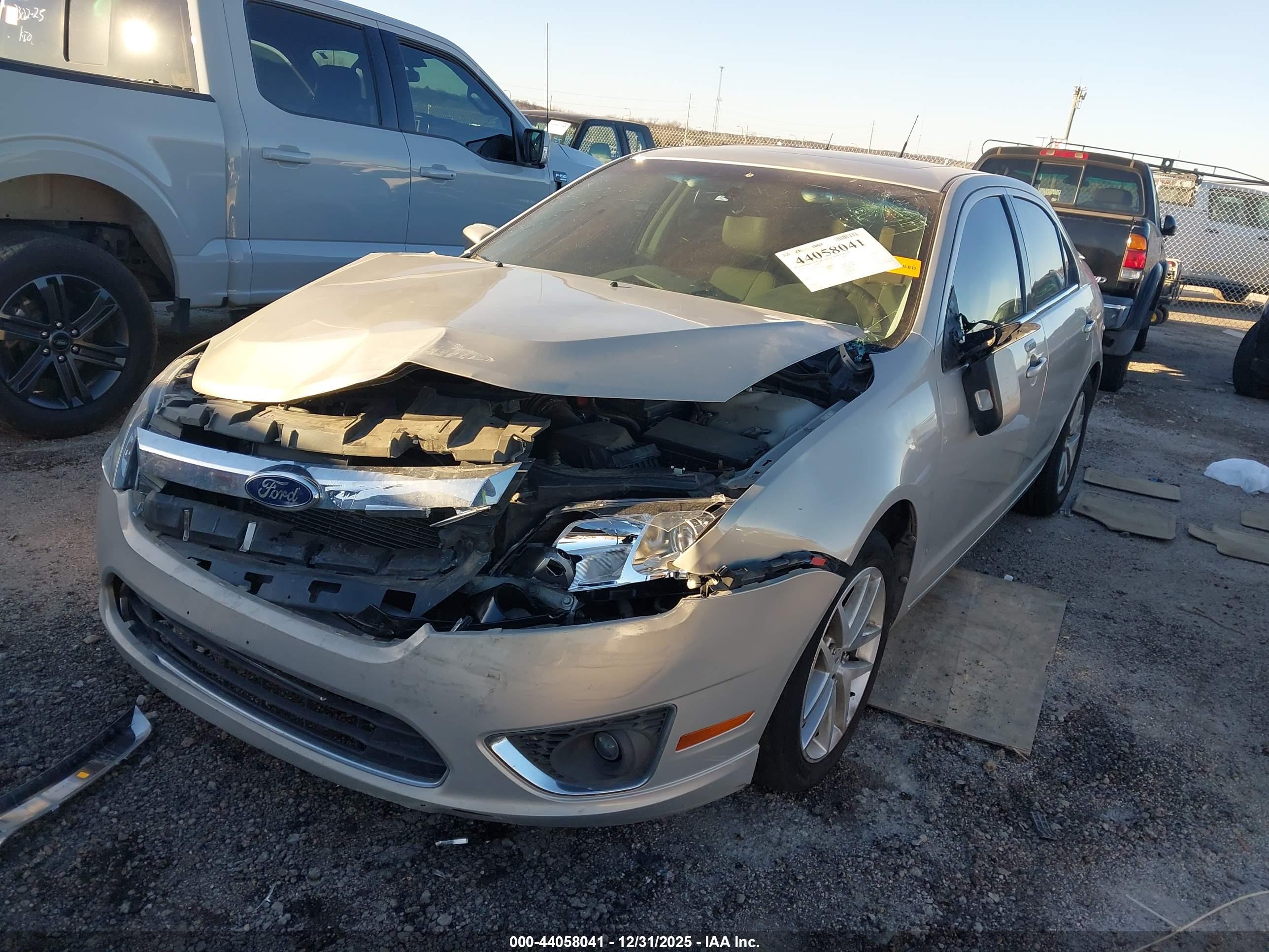 FORD FUSION image 2