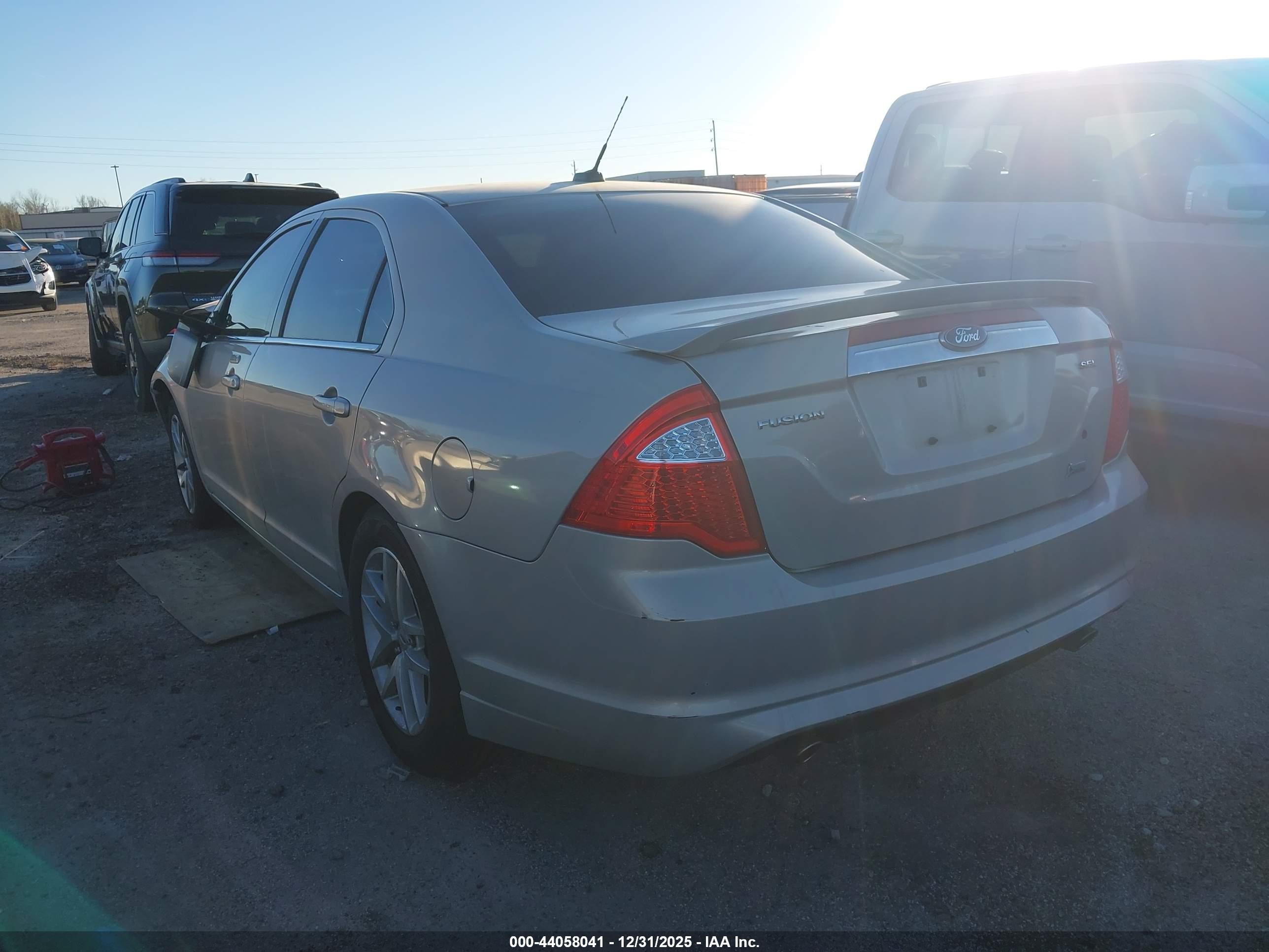 FORD FUSION image 3