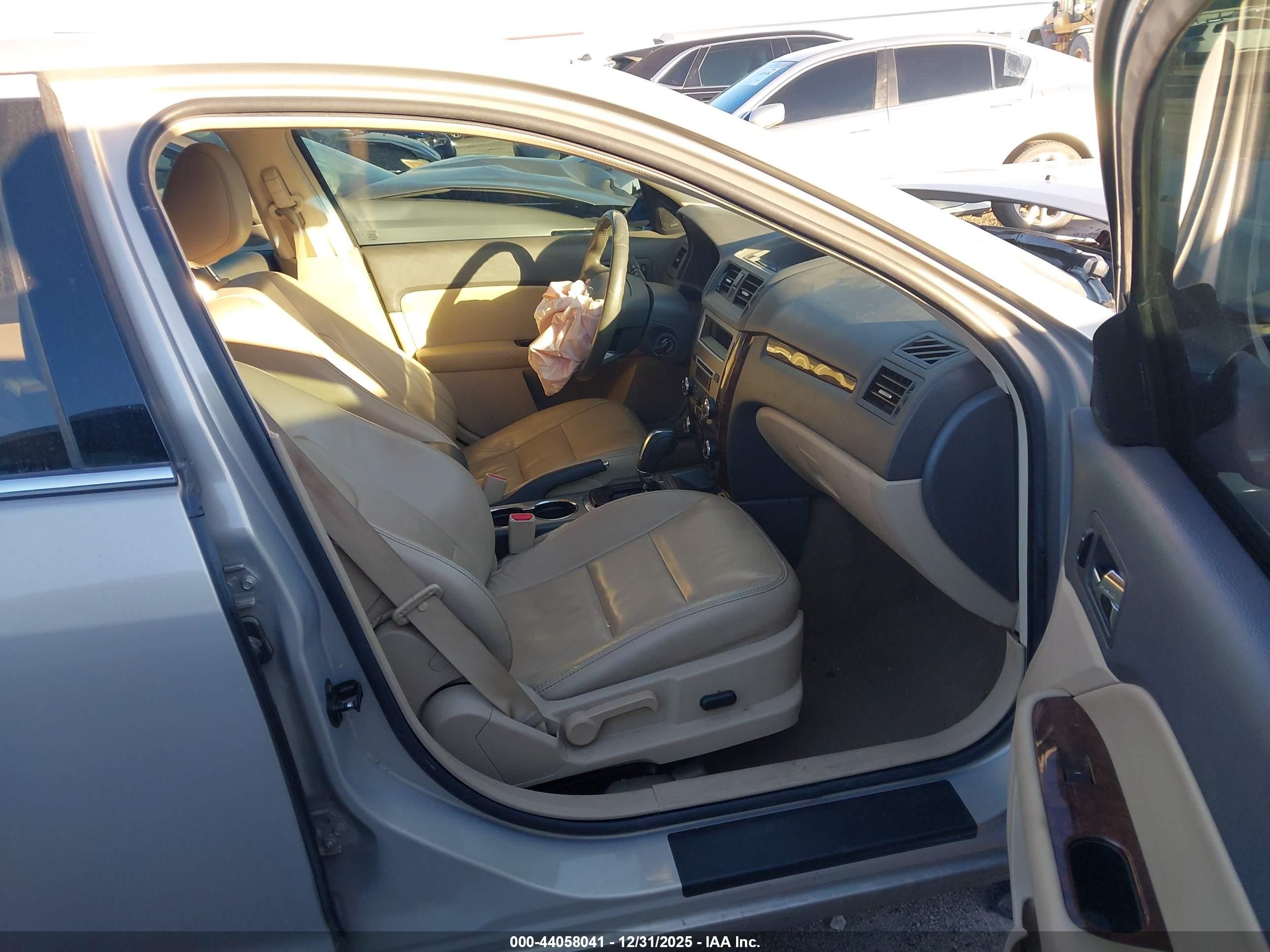 FORD FUSION image 5