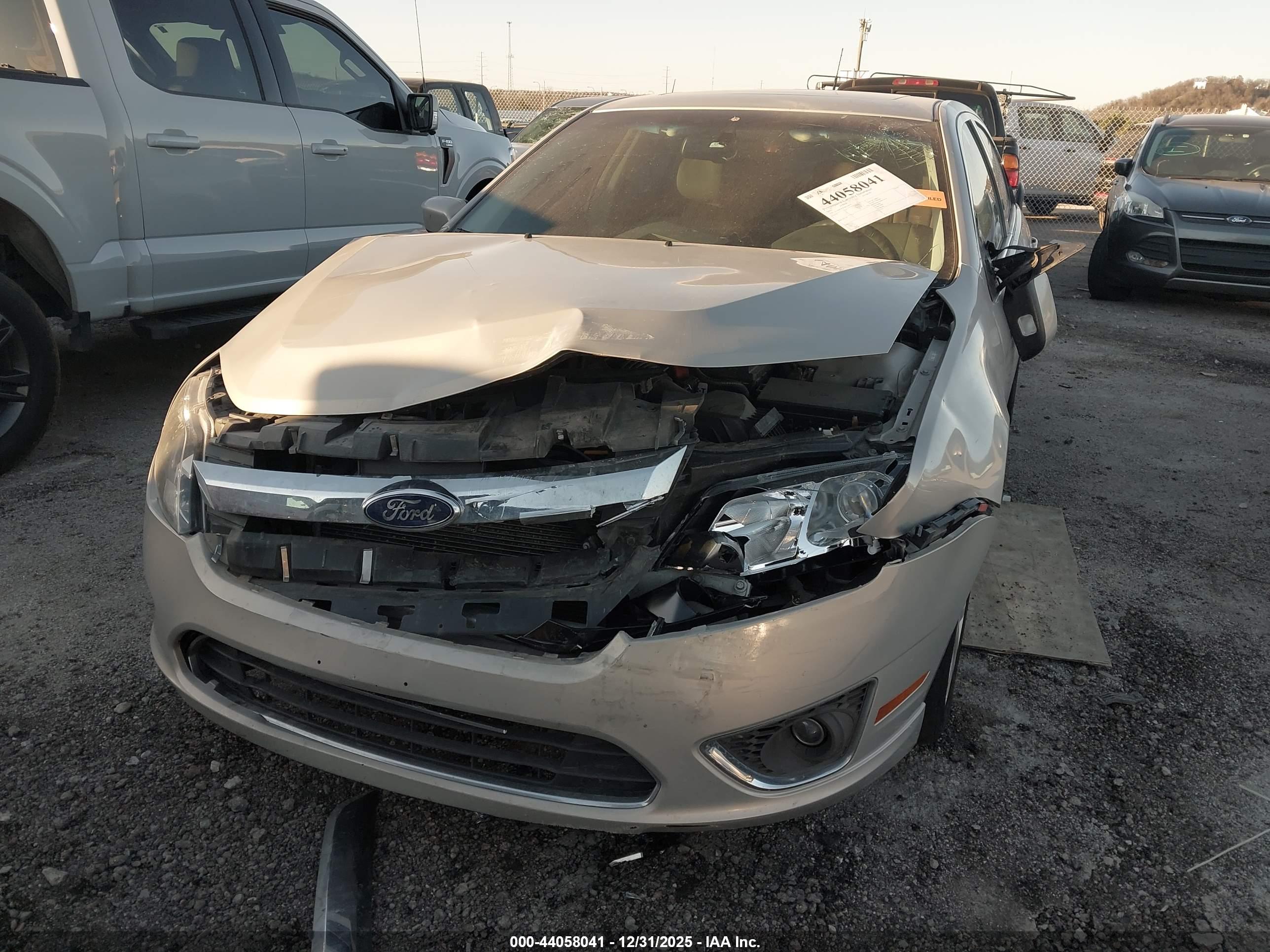 FORD FUSION image 6