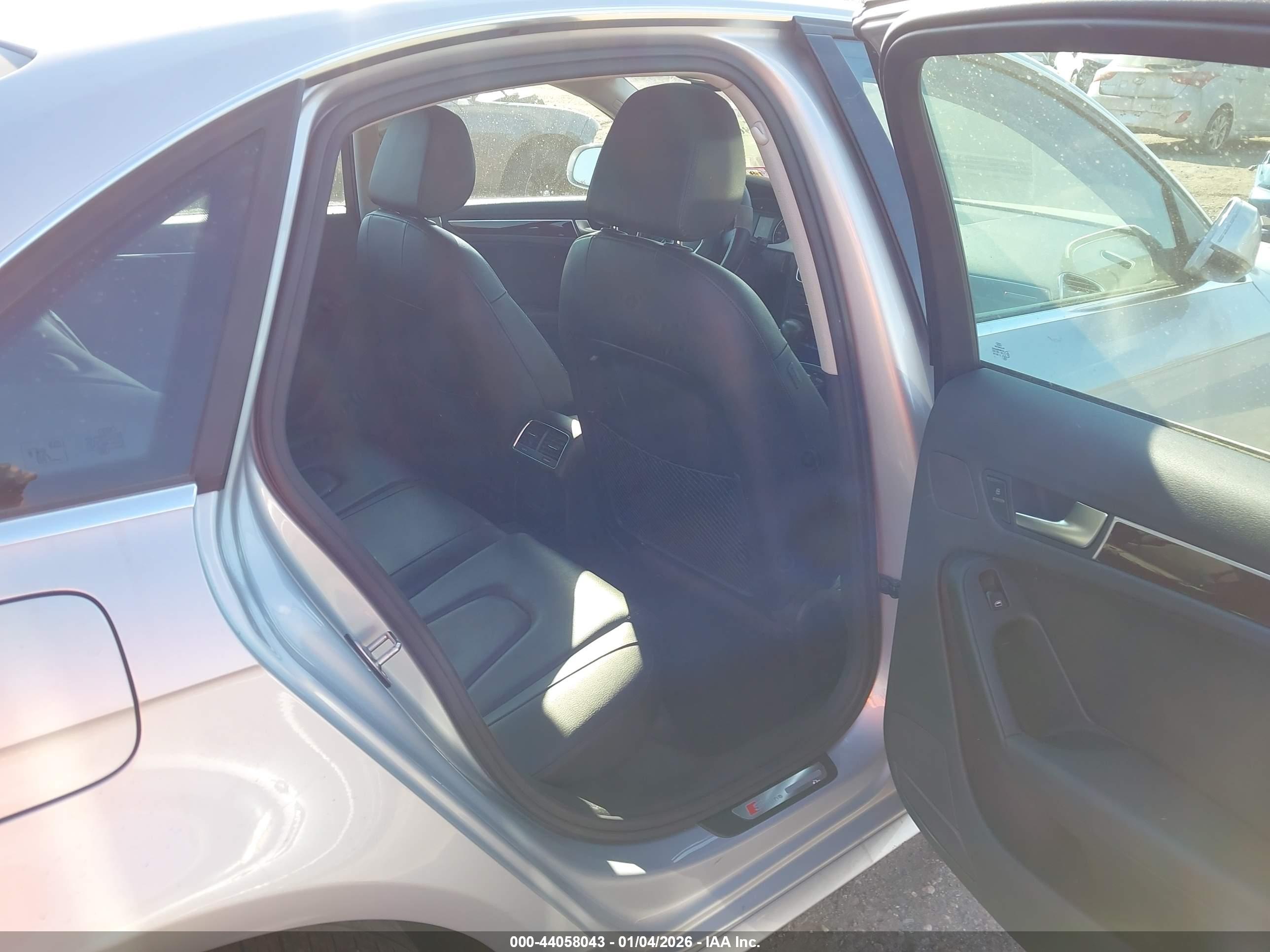 AUDI A4 image 8