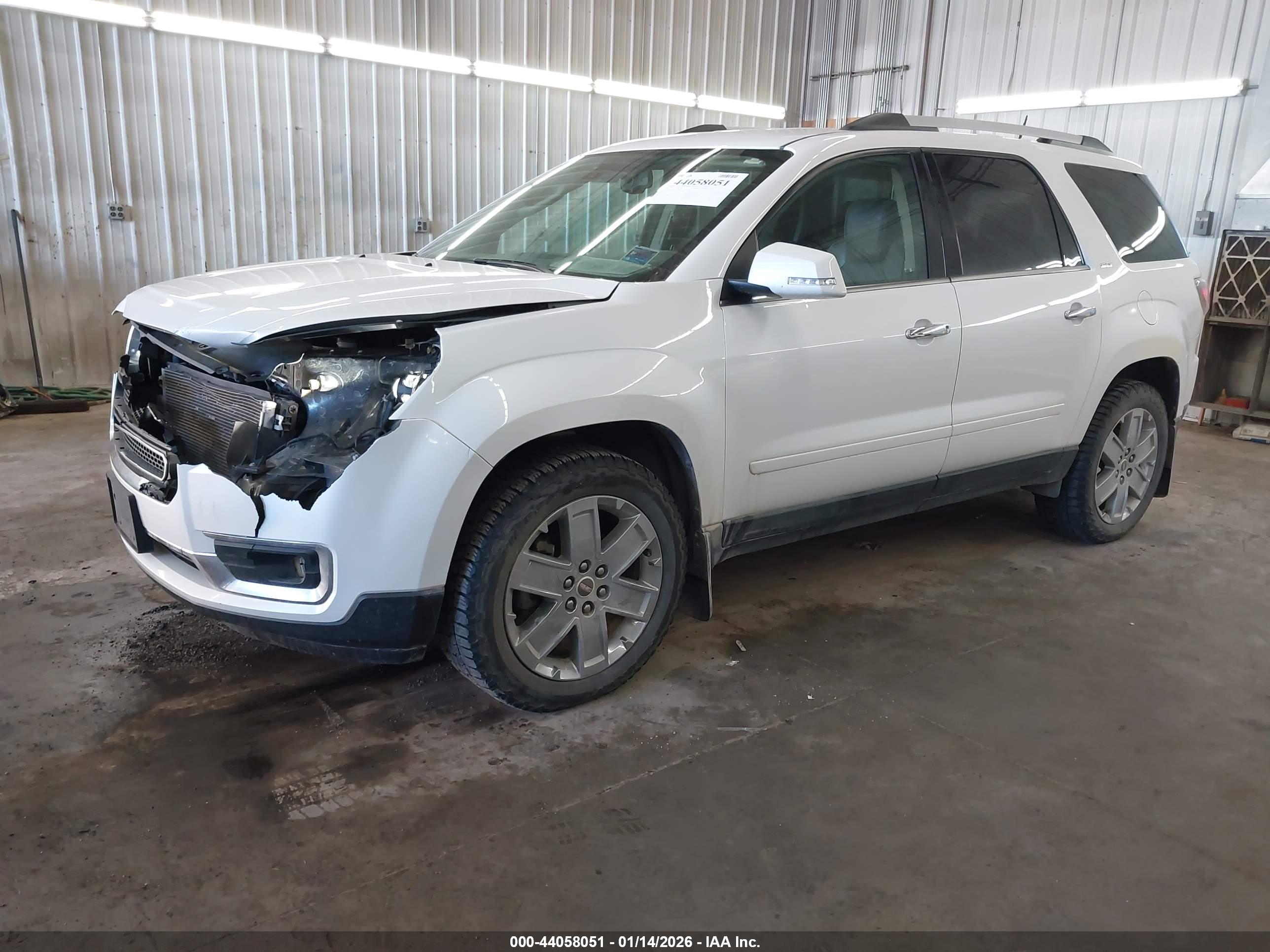 GMC ACADIA image 2