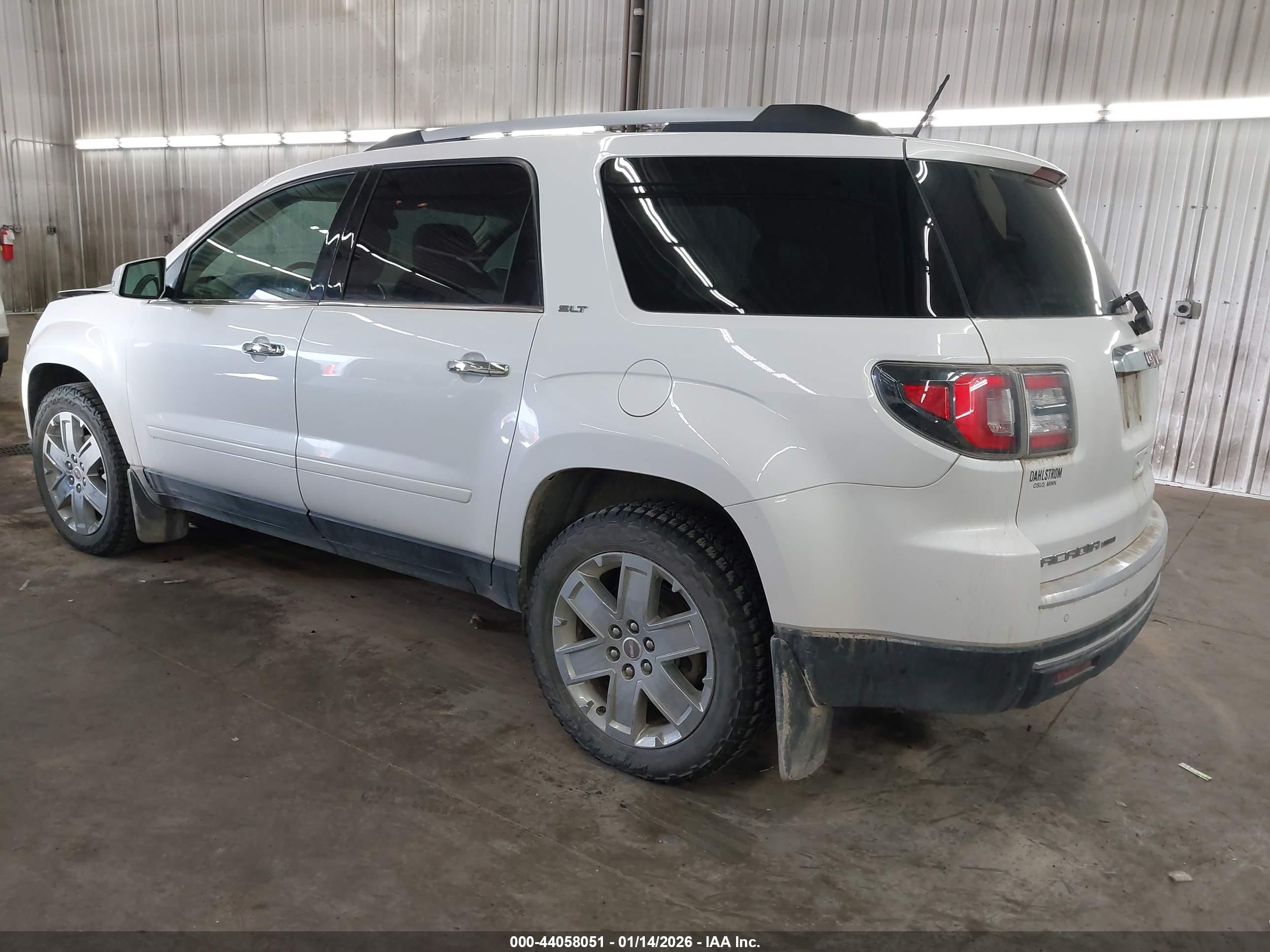 GMC ACADIA image 3