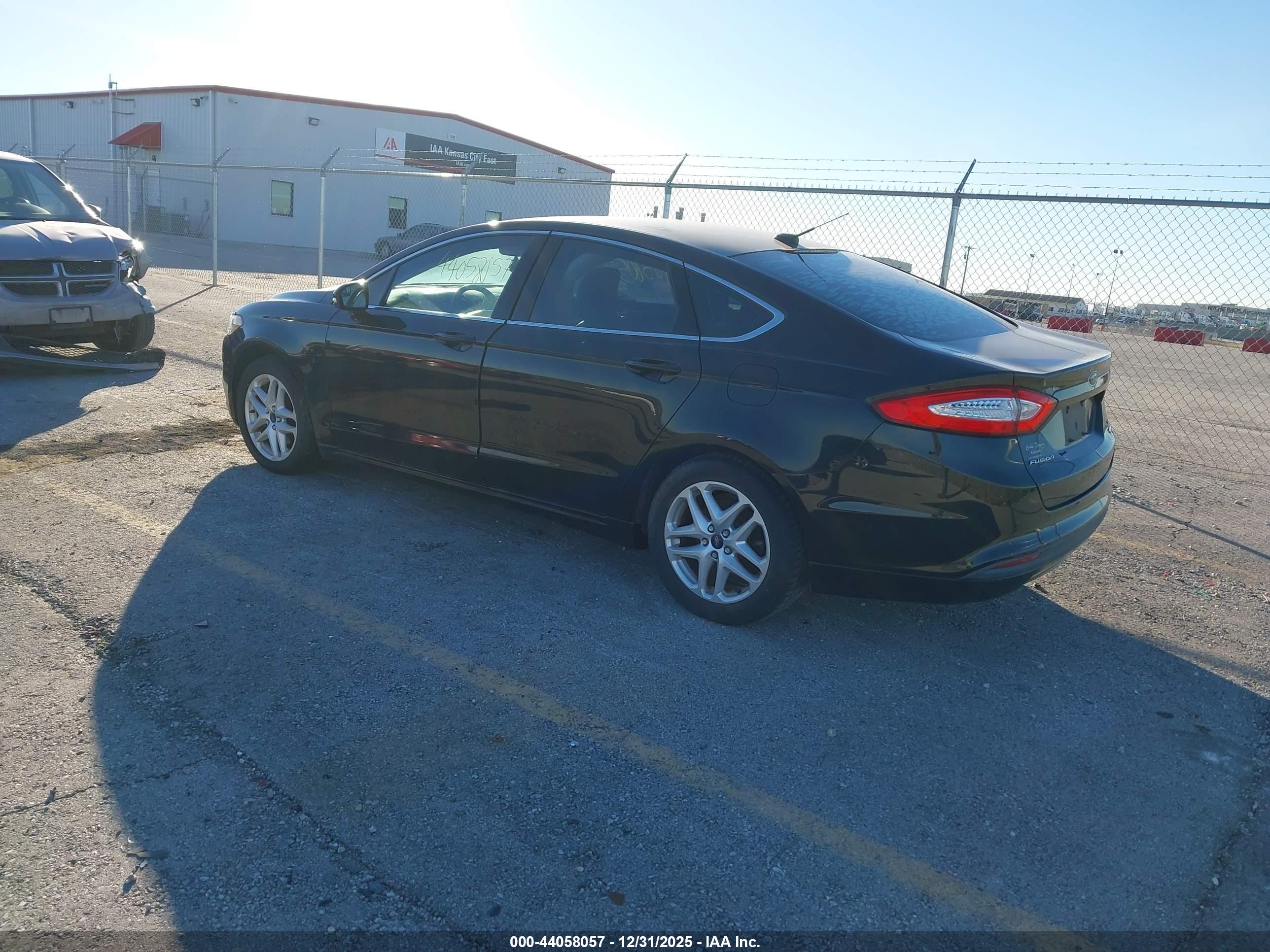 FORD FUSION image 3