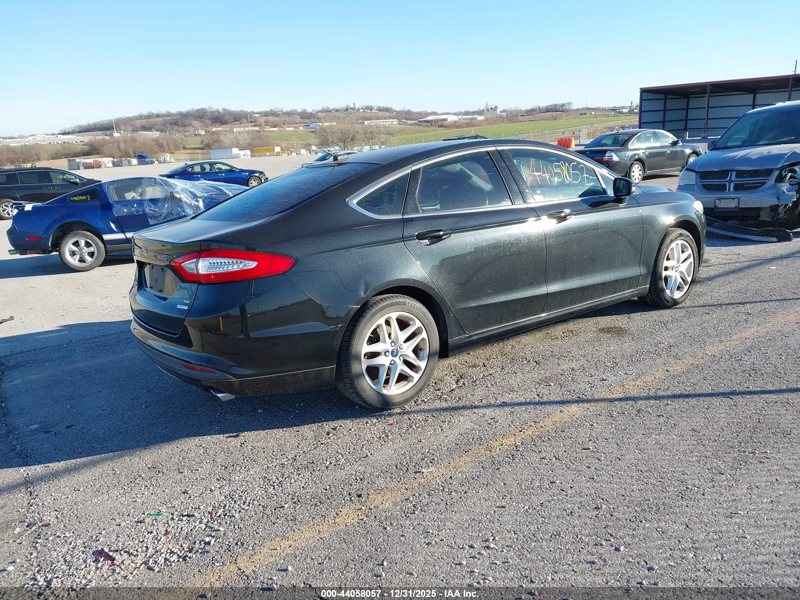 FORD FUSION image 4