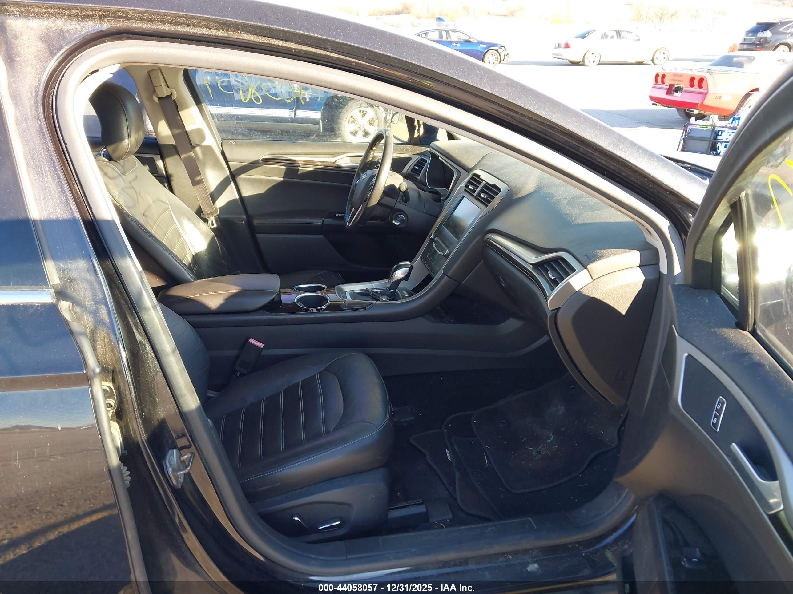 FORD FUSION image 5
