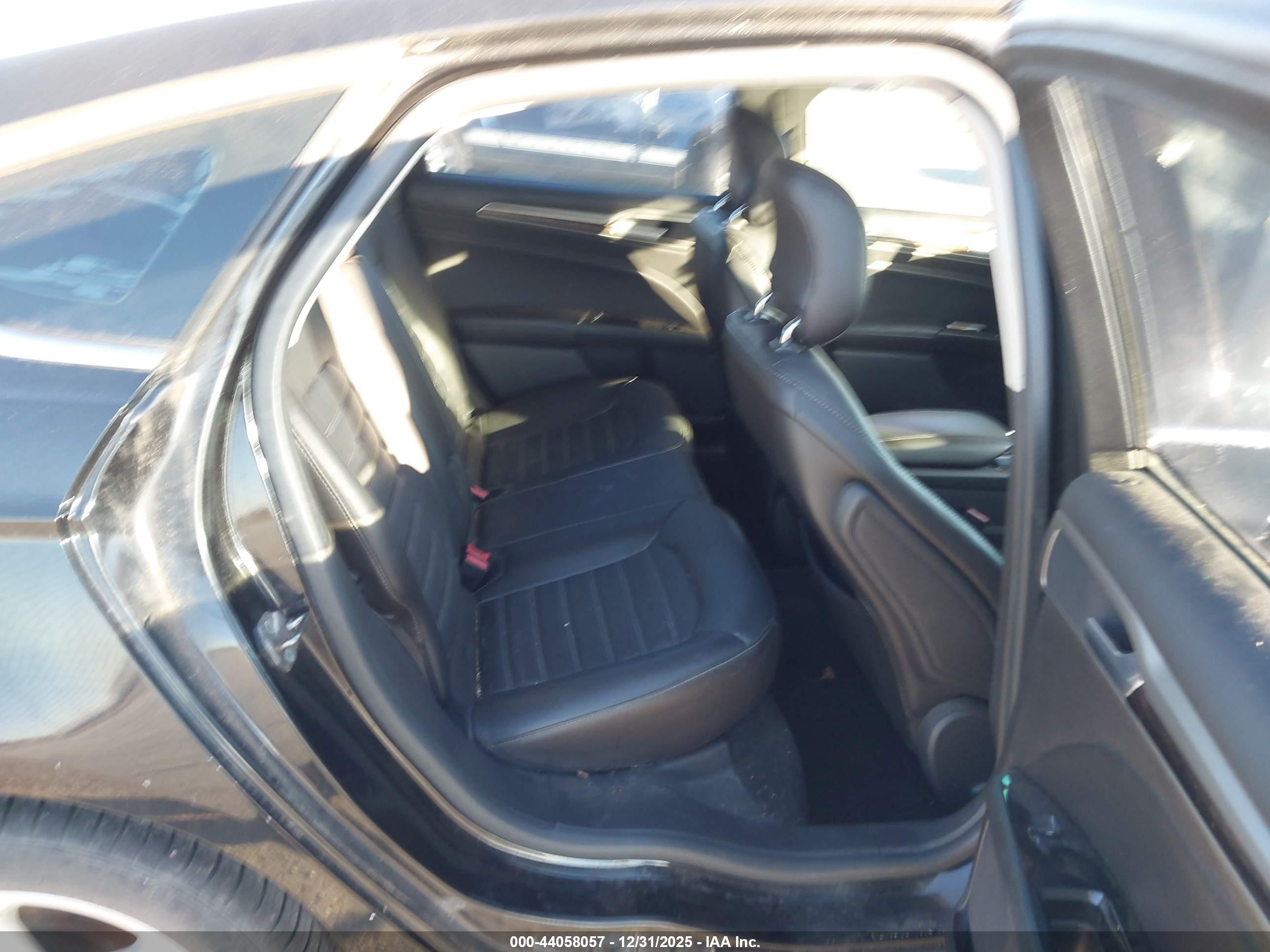 FORD FUSION image 8