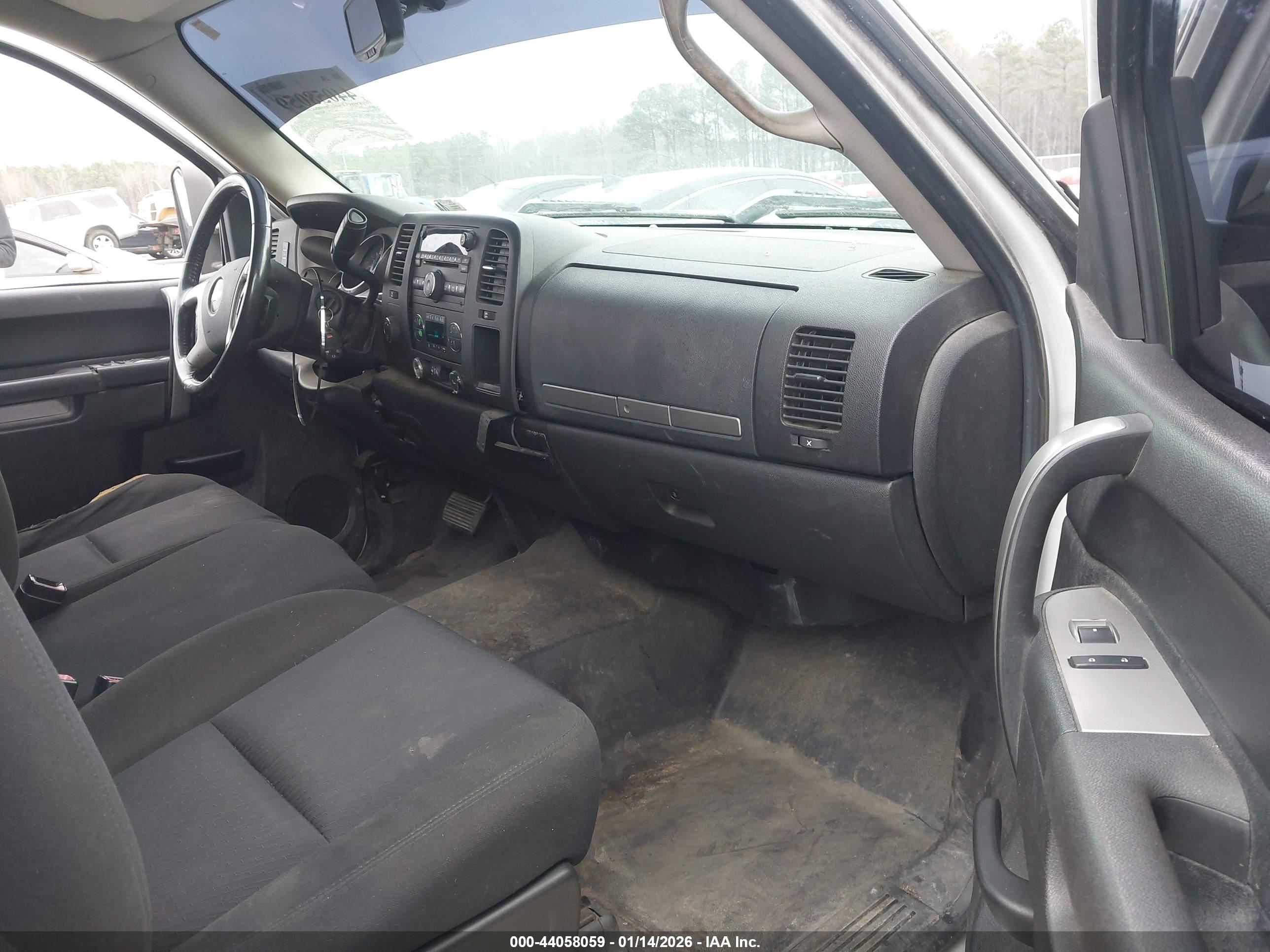 CHEVROLET SILVERADO image 5