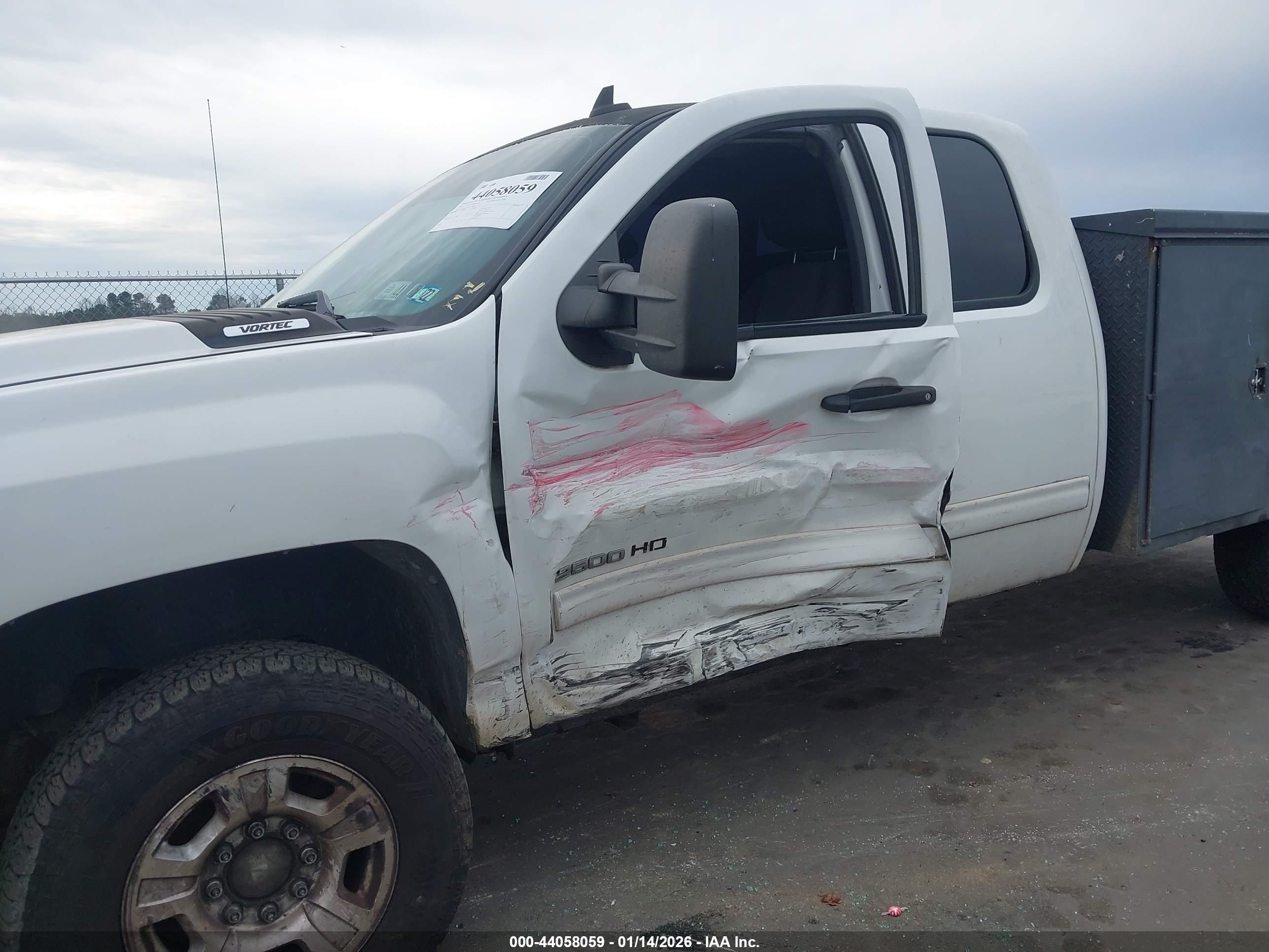 CHEVROLET SILVERADO image 6