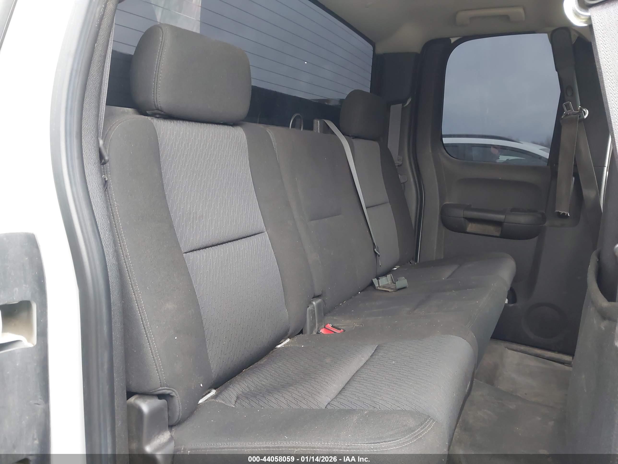 CHEVROLET SILVERADO image 8