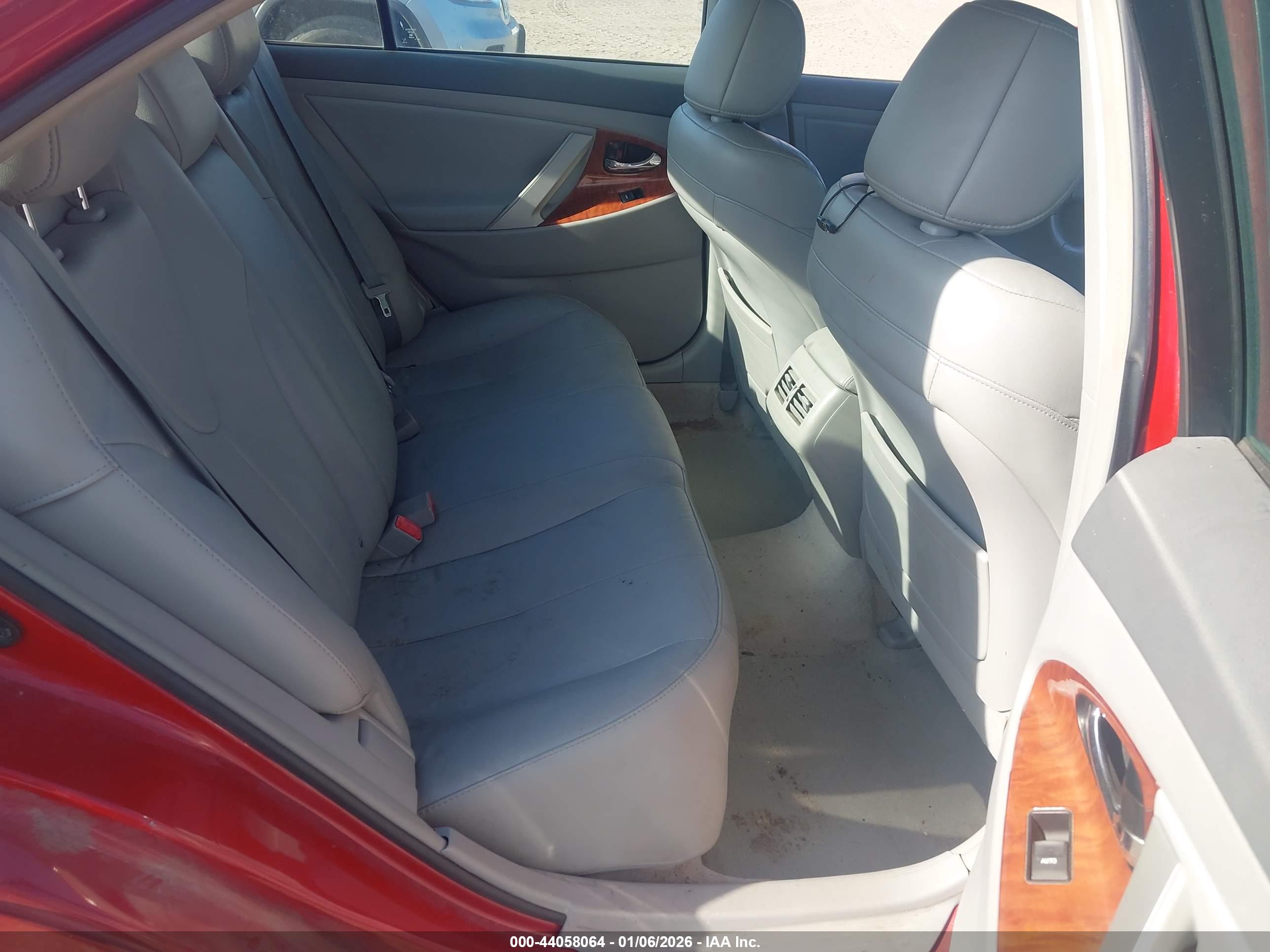 TOYOTA CAMRY image 8