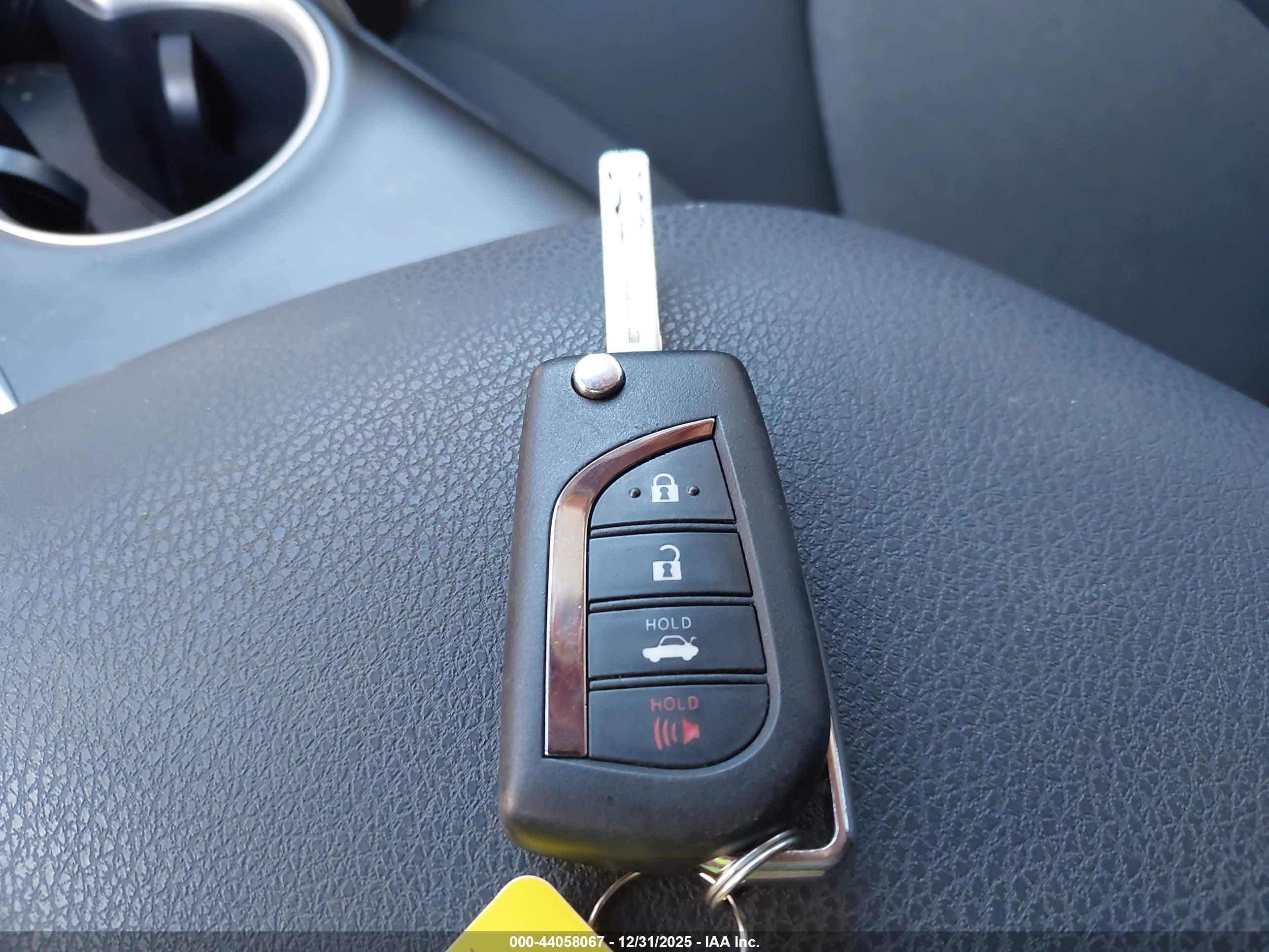 TOYOTA CAMRY image 11
