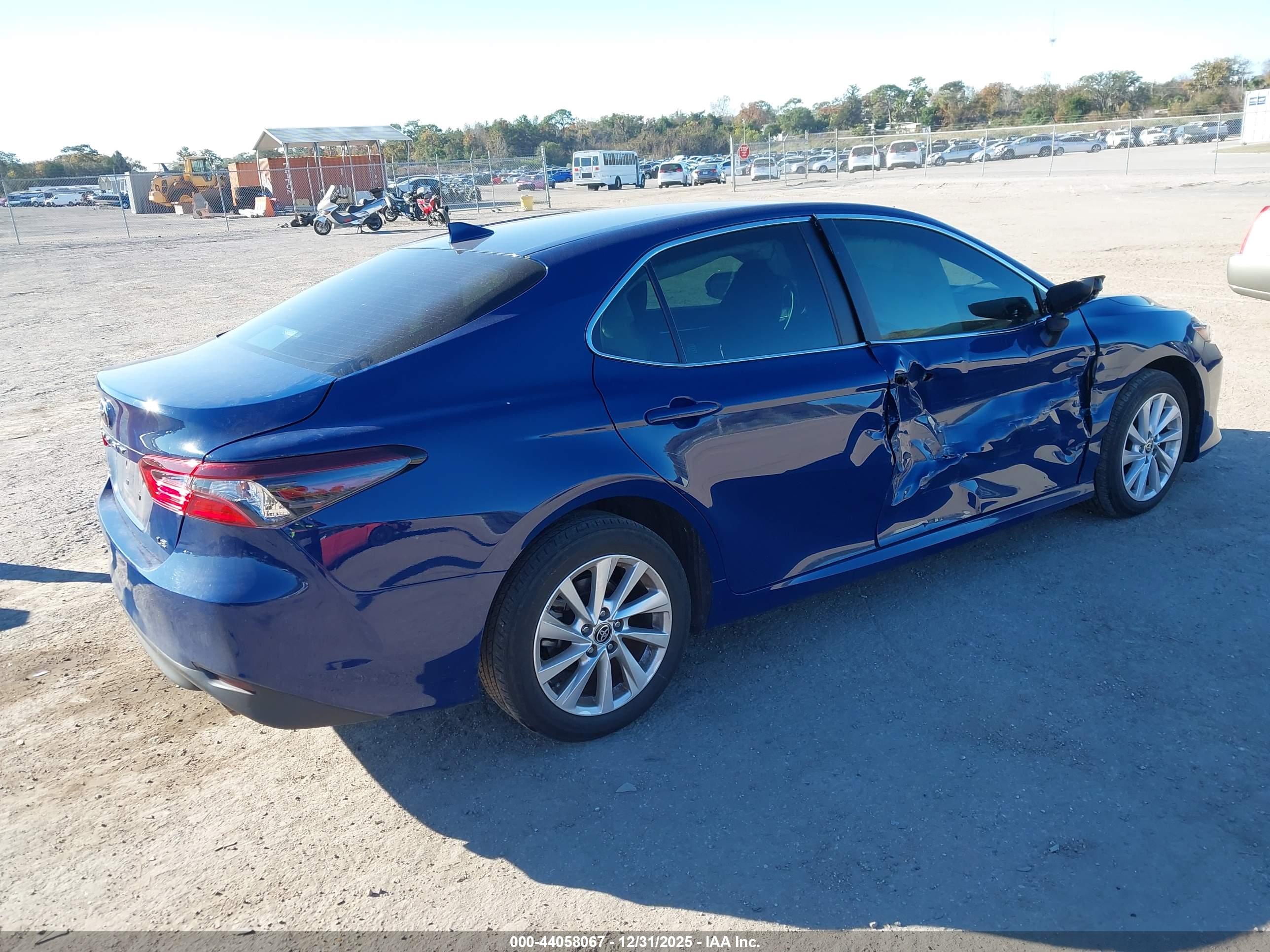 TOYOTA CAMRY image 4