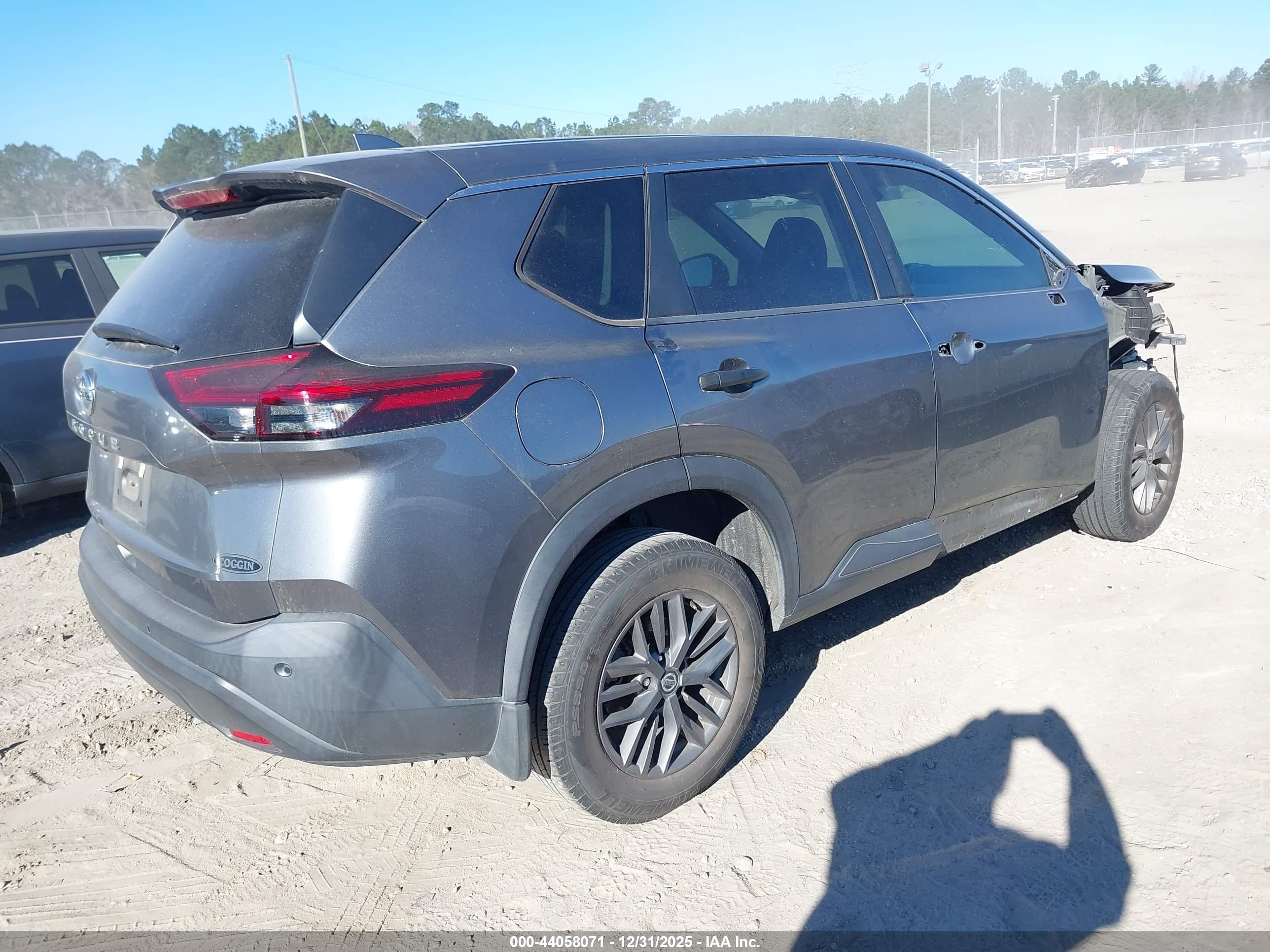 NISSAN ROGUE image 4