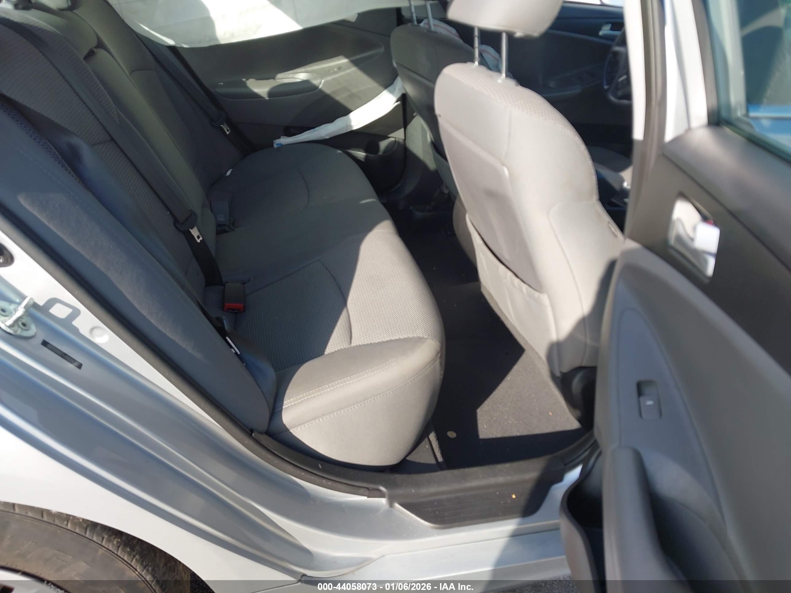 HYUNDAI SONATA image 8