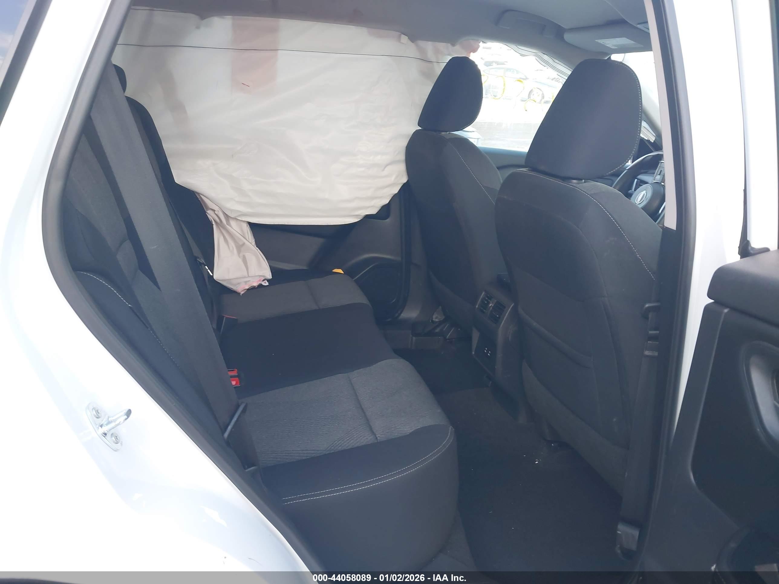 NISSAN ROGUE image 8