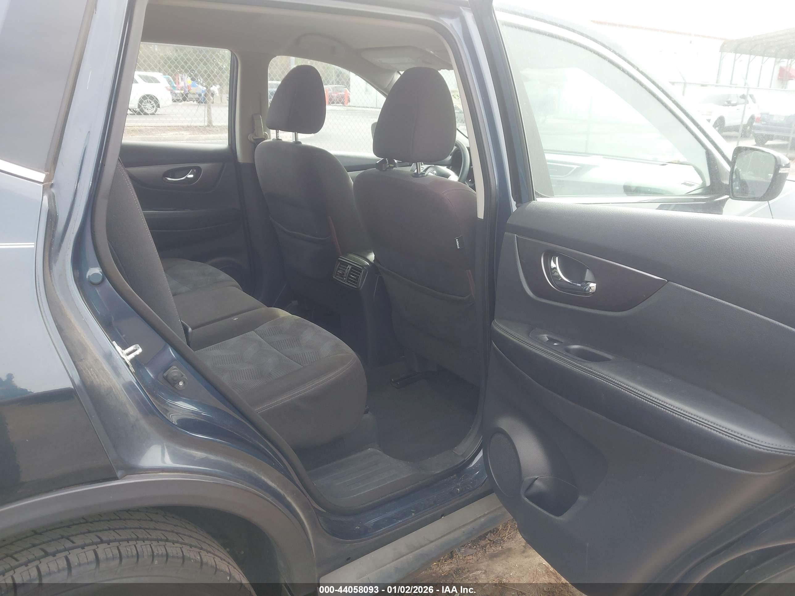 NISSAN ROGUE image 8
