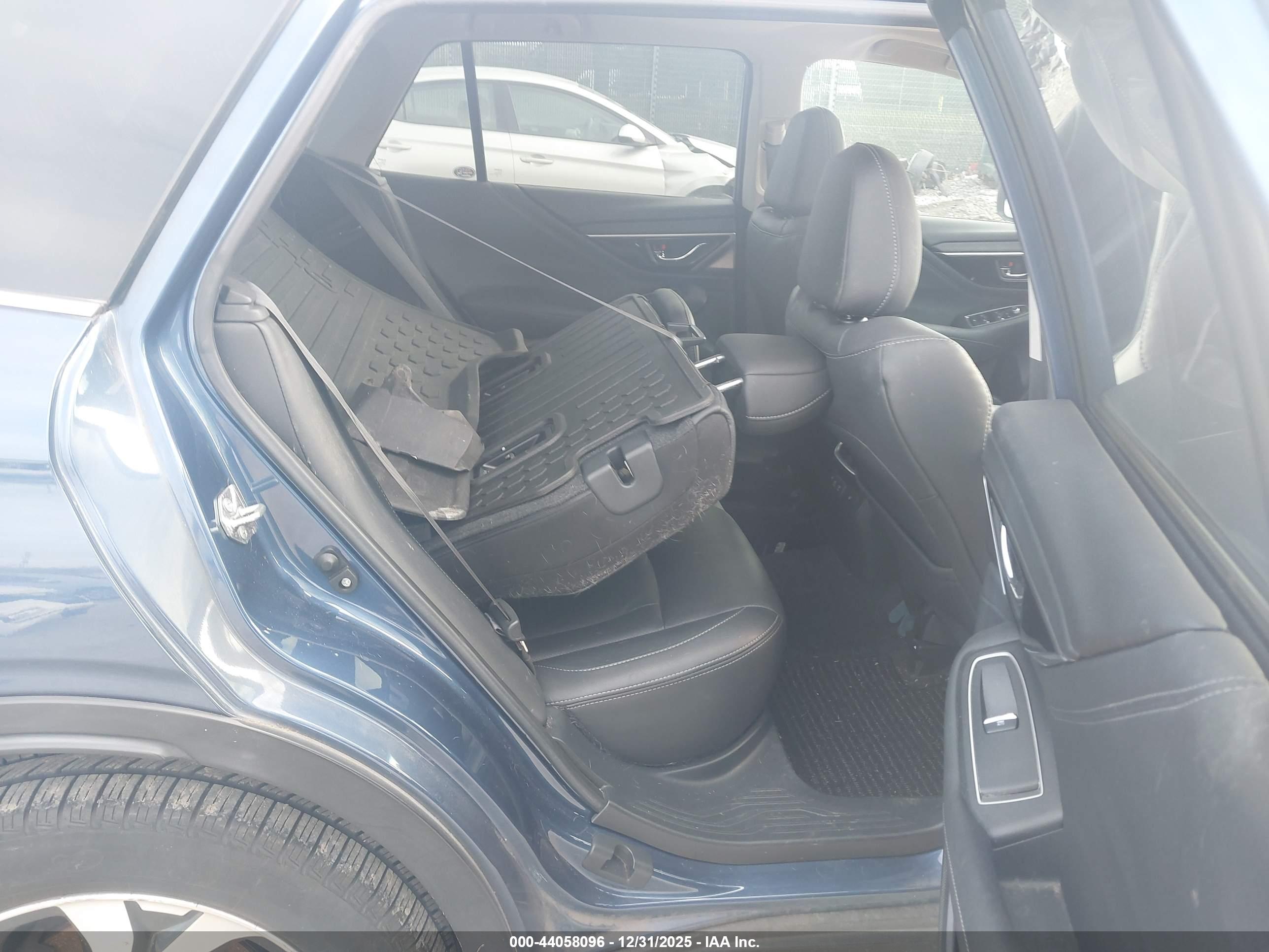 SUBARU OUTBACK image 8