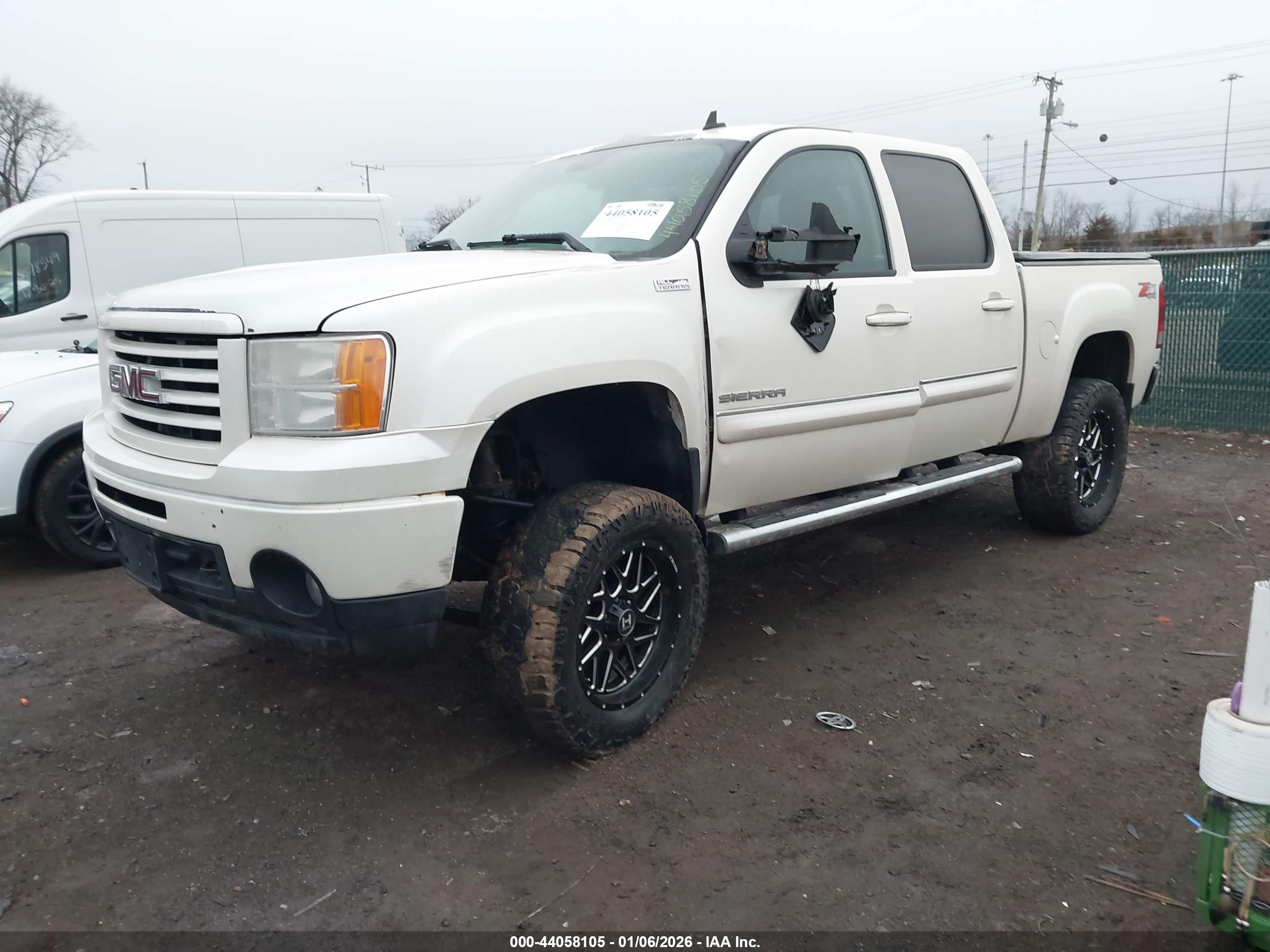 GMC SIERRA image 2