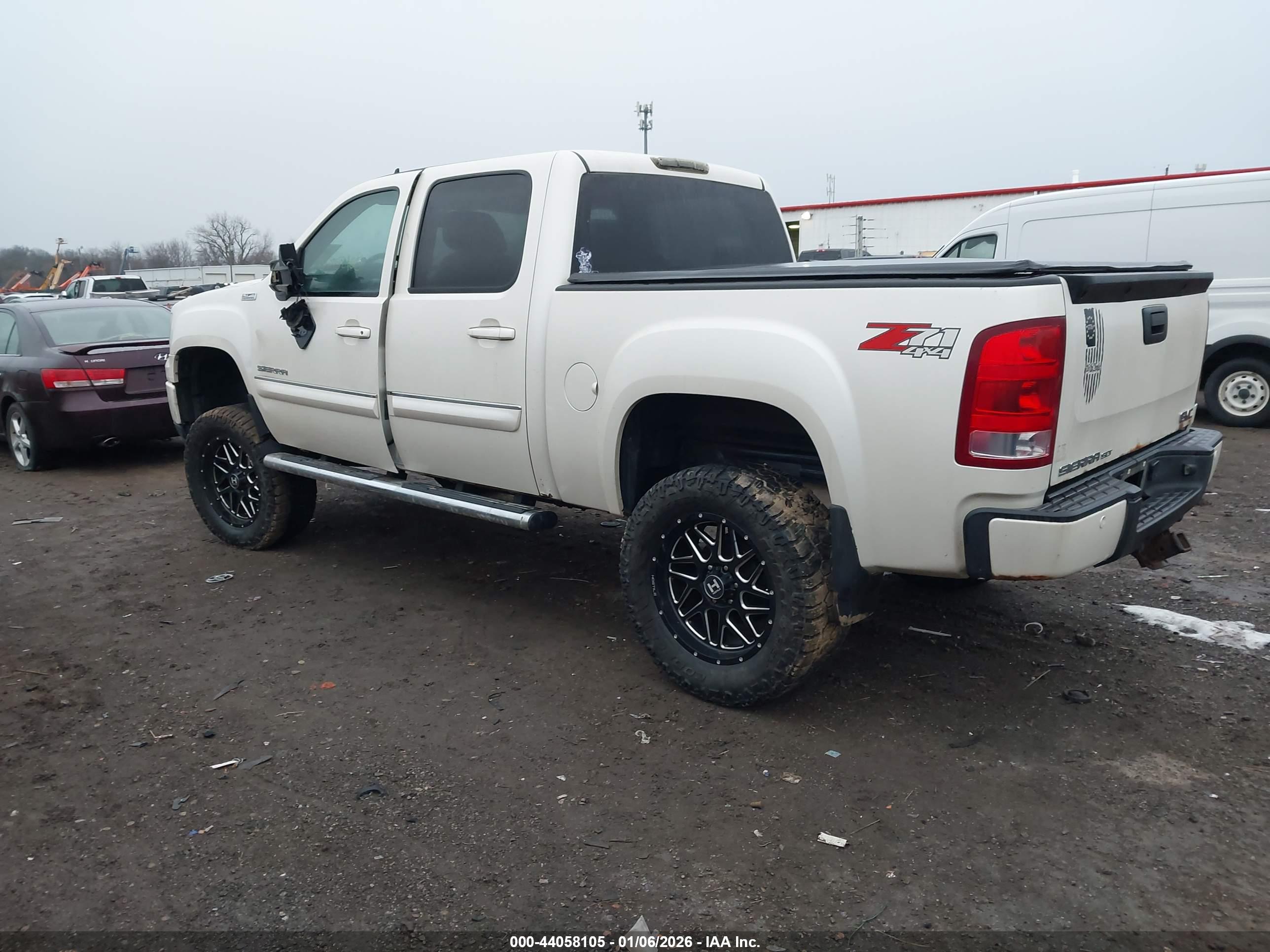 GMC SIERRA image 3