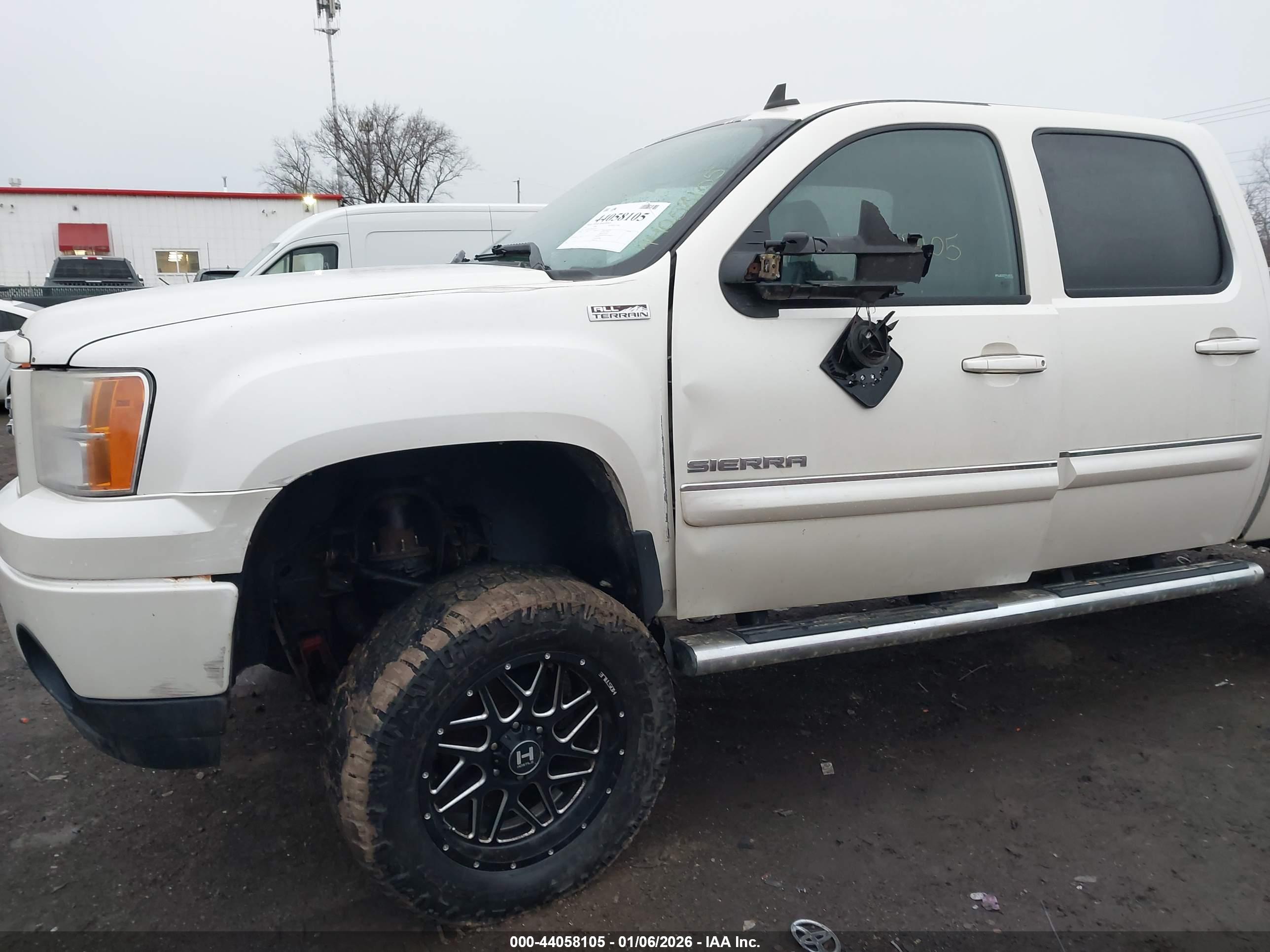 GMC SIERRA image 6