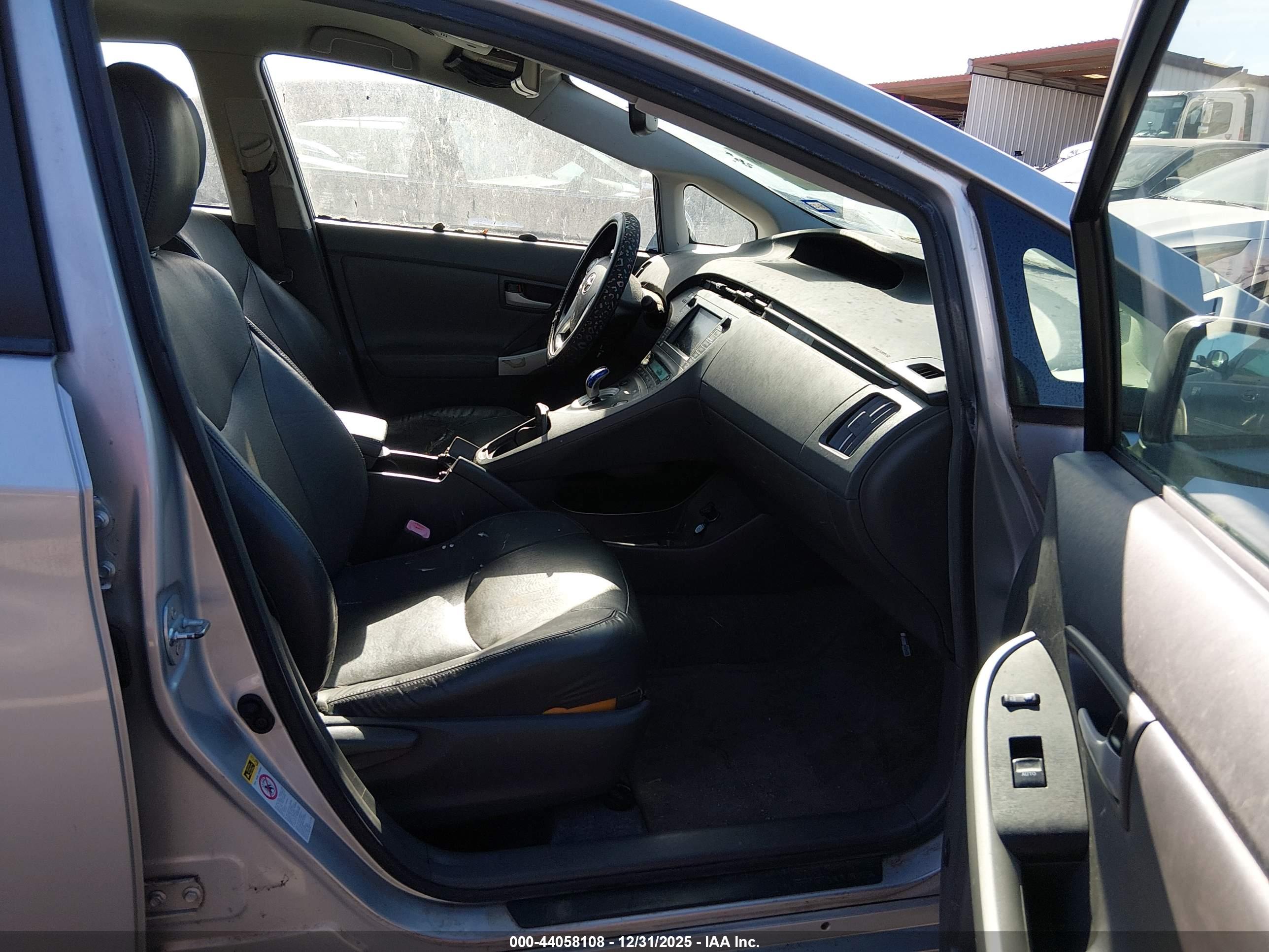 TOYOTA PRIUS image 5