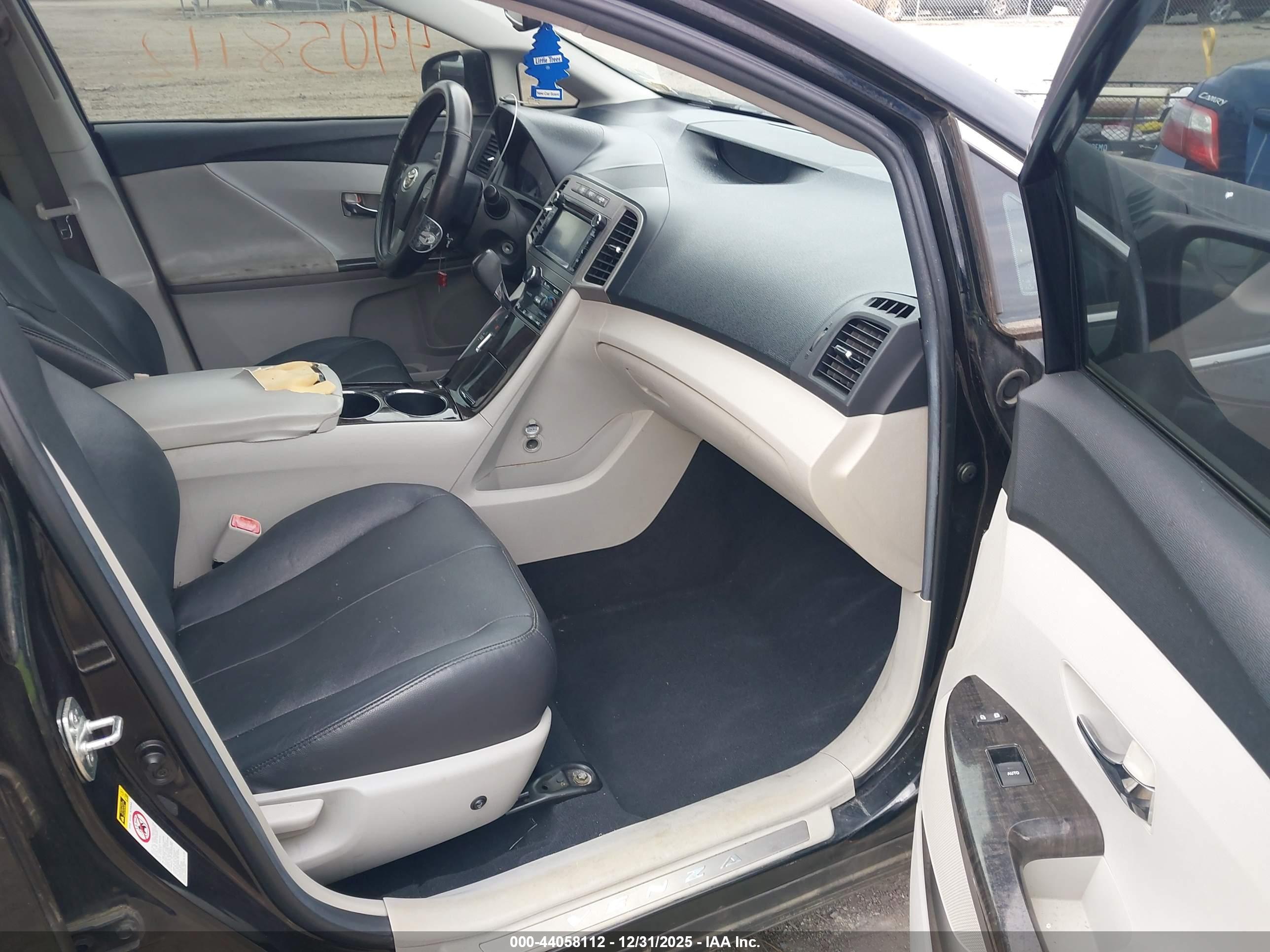 TOYOTA VENZA image 5