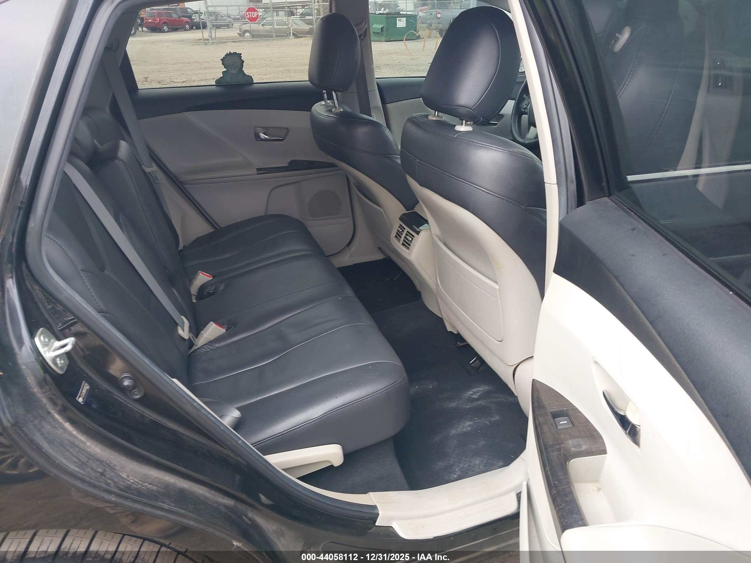 TOYOTA VENZA image 8