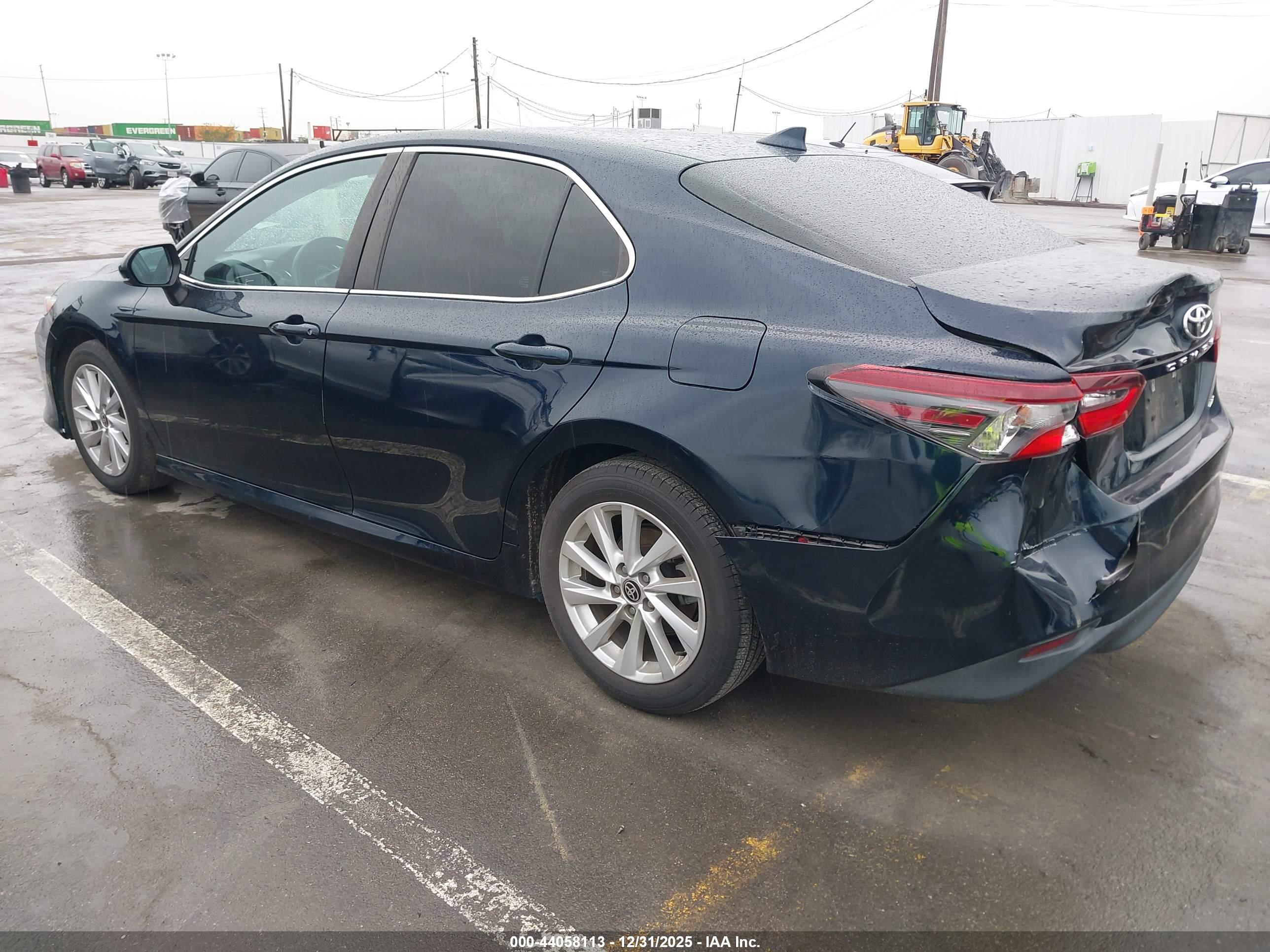 TOYOTA CAMRY image 3