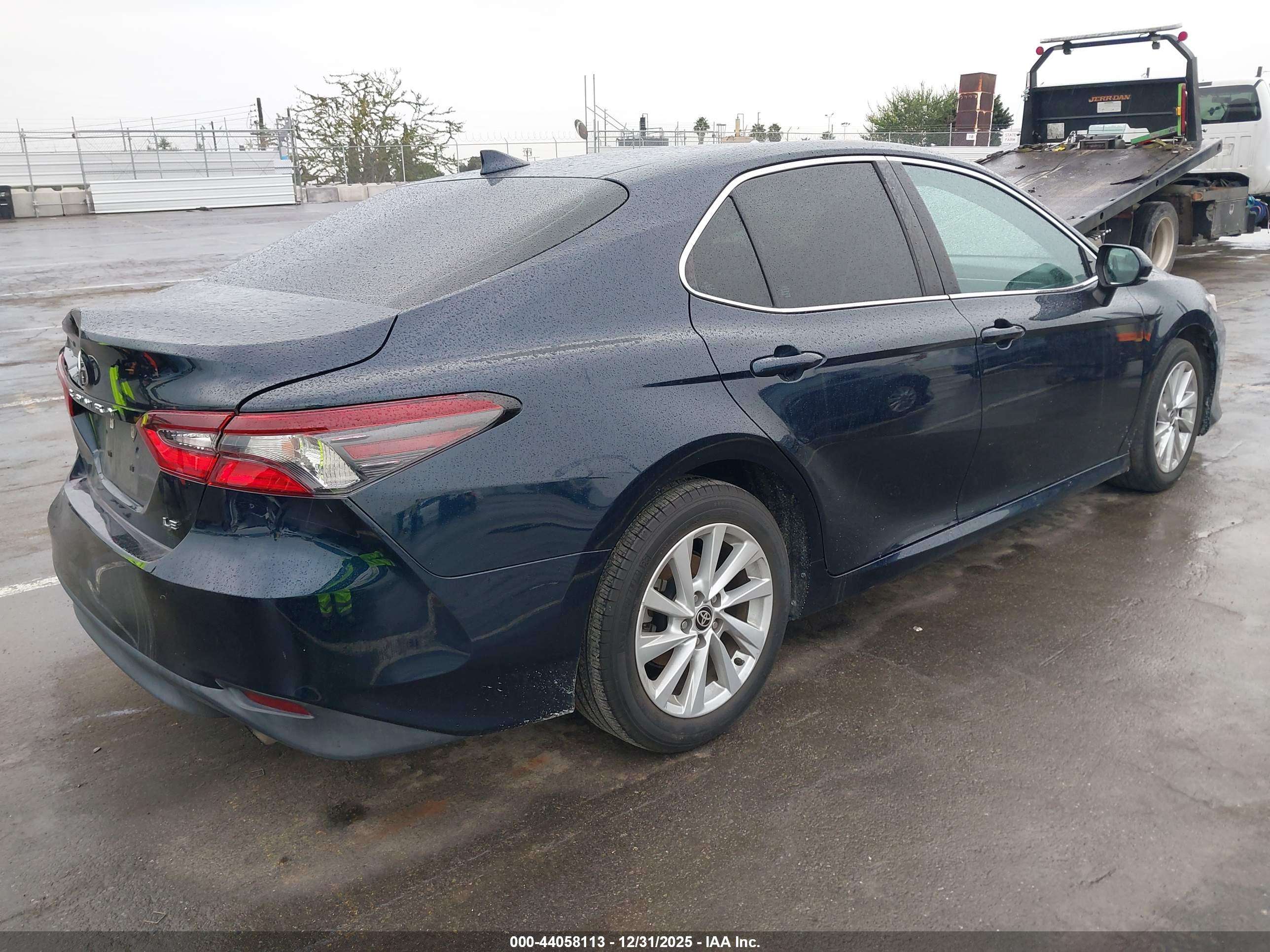 TOYOTA CAMRY image 4