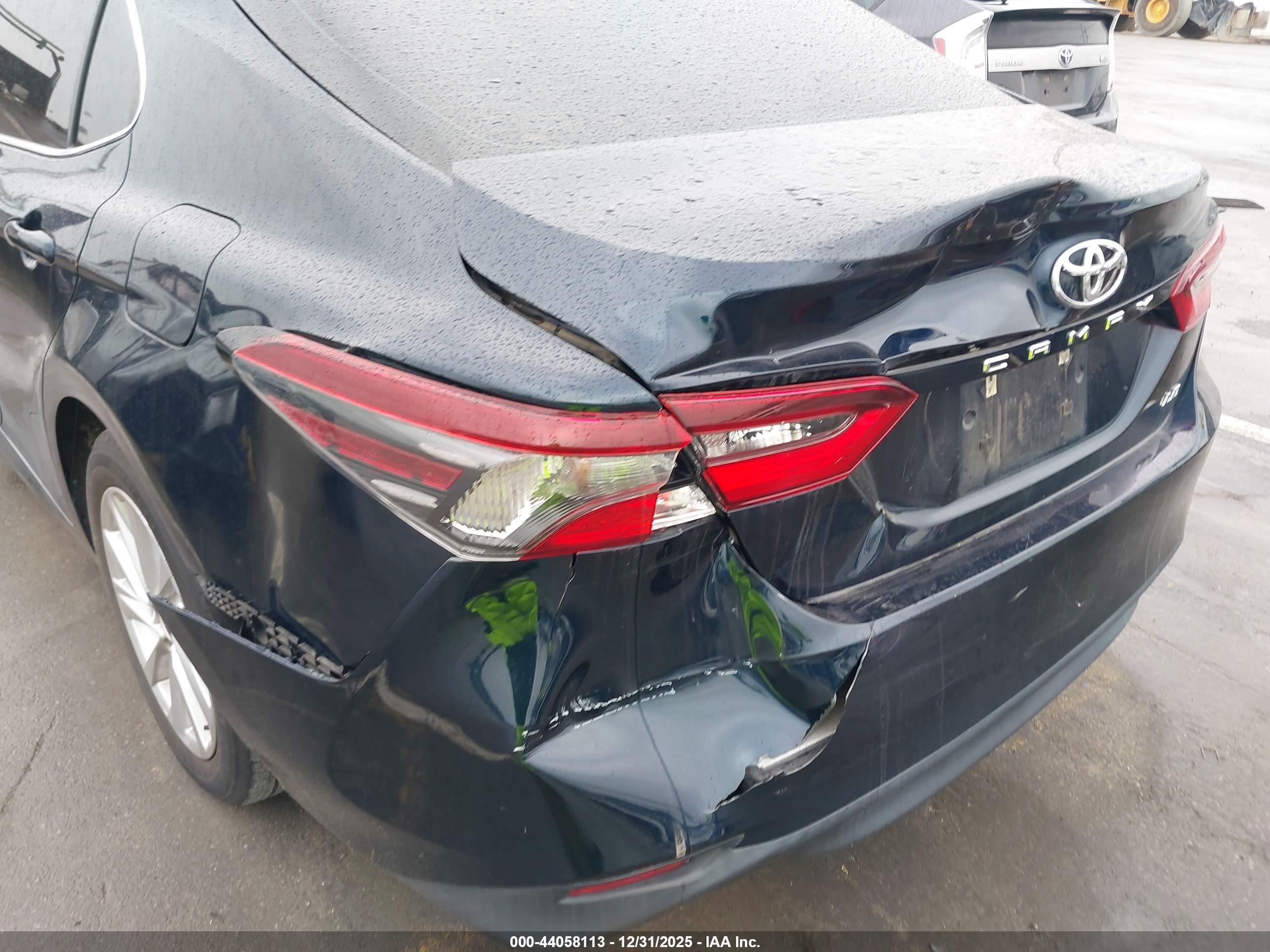 TOYOTA CAMRY image 6