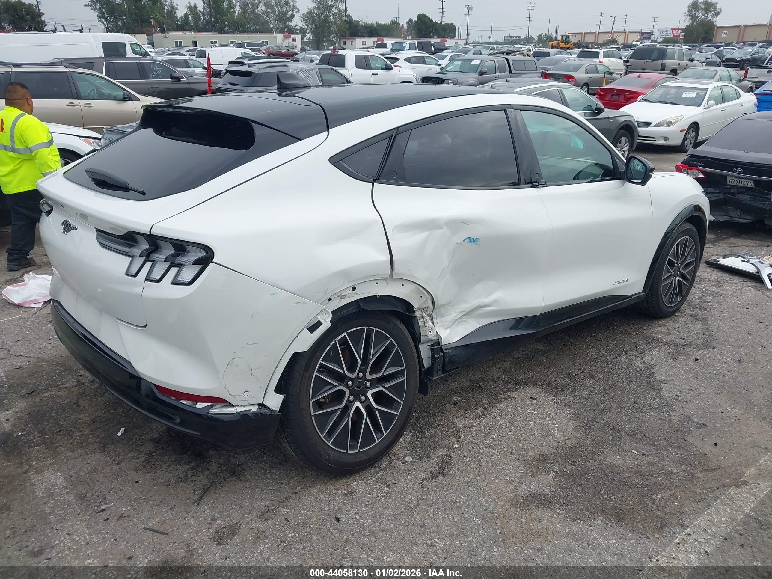 FORD MUSTANG image 4
