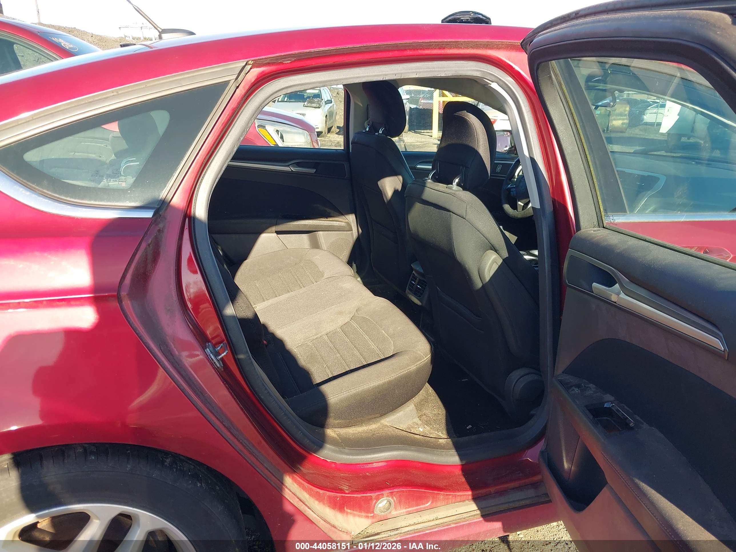 FORD FUSION image 8