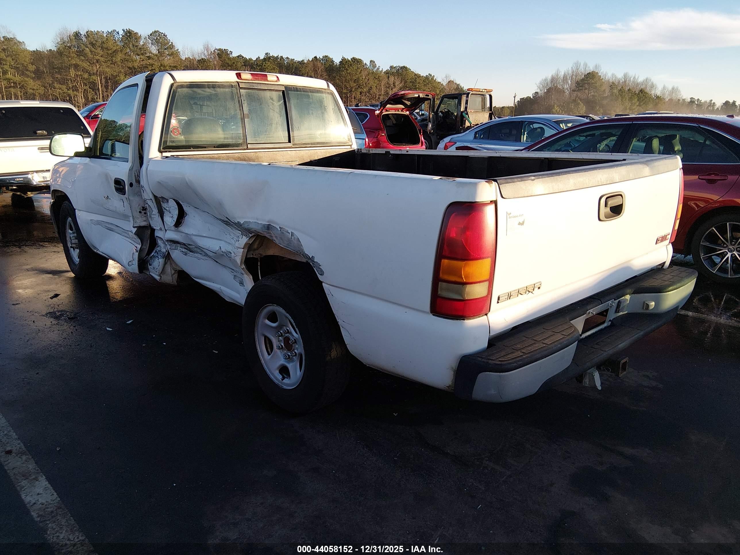 GMC SIERRA image 3