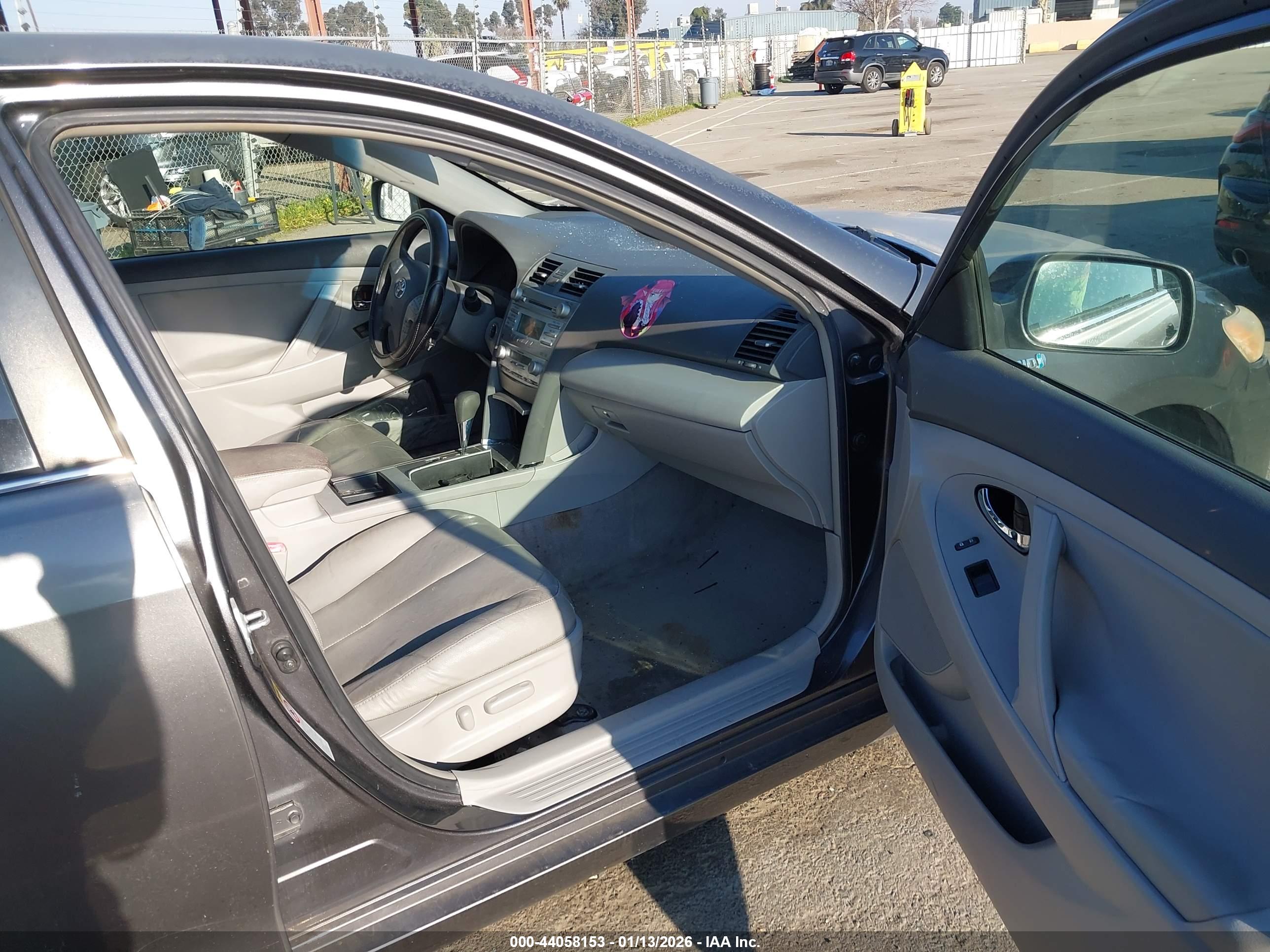TOYOTA CAMRY image 5