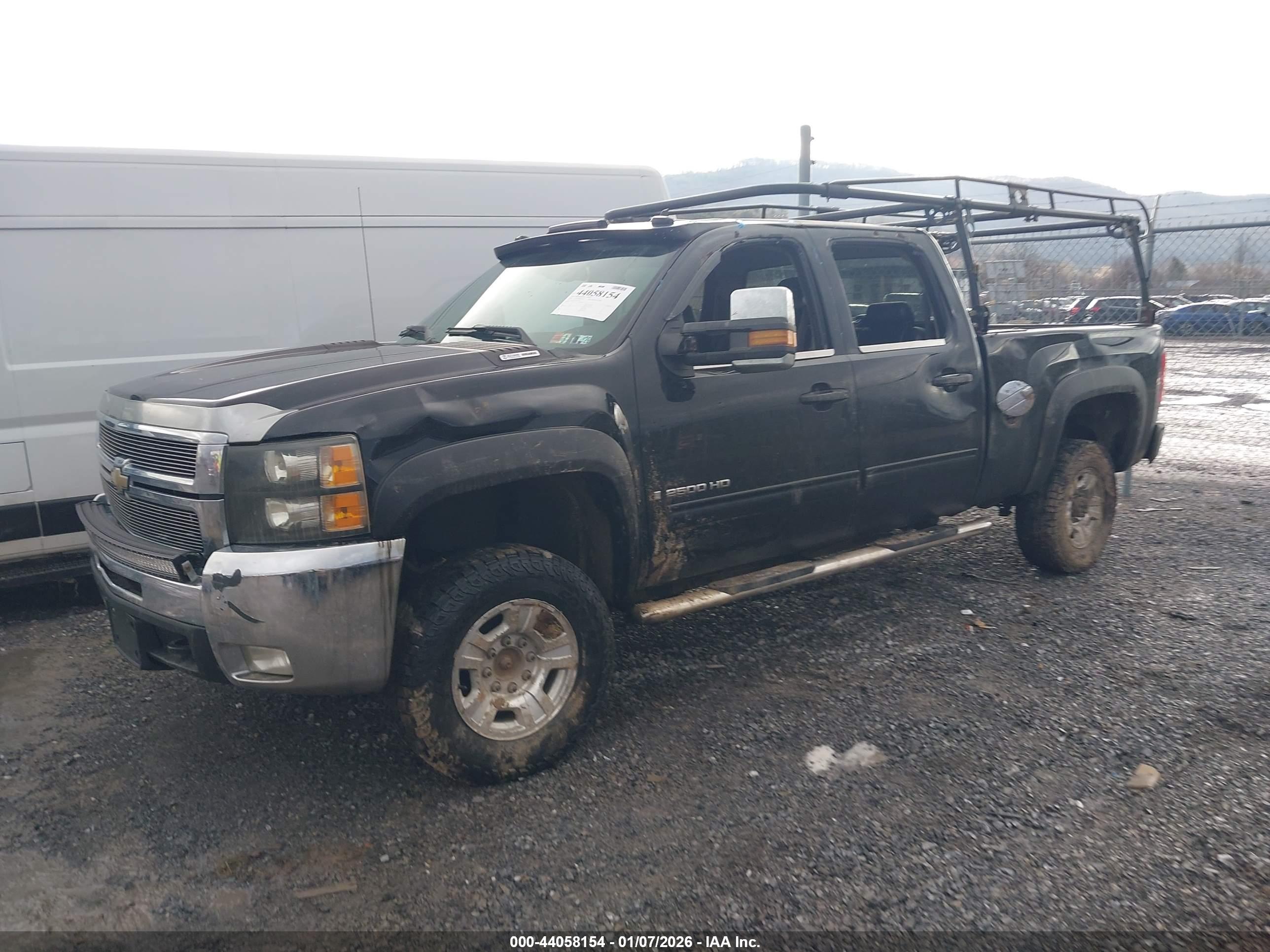 CHEVROLET SILVERADO image 2