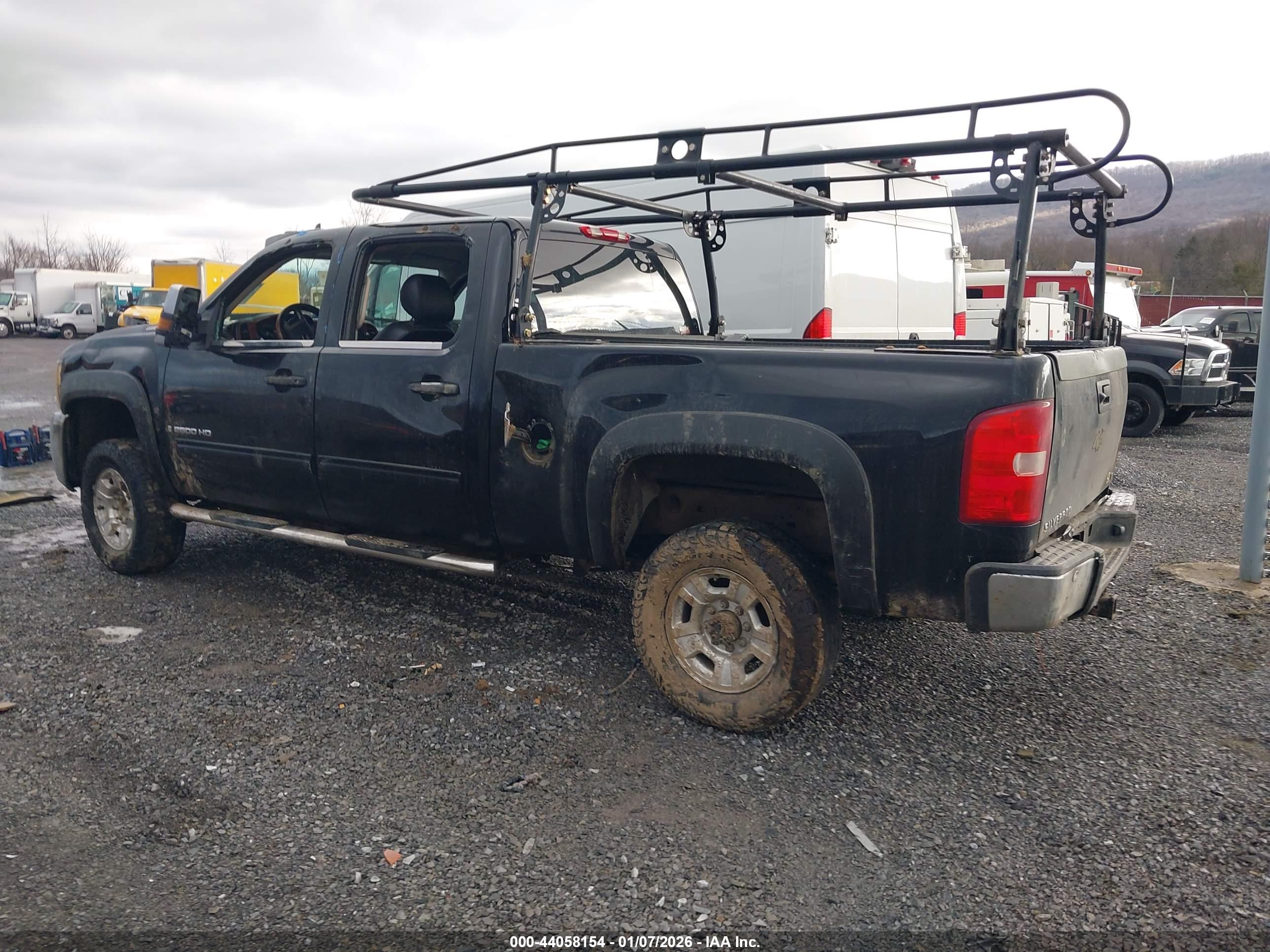 CHEVROLET SILVERADO image 3